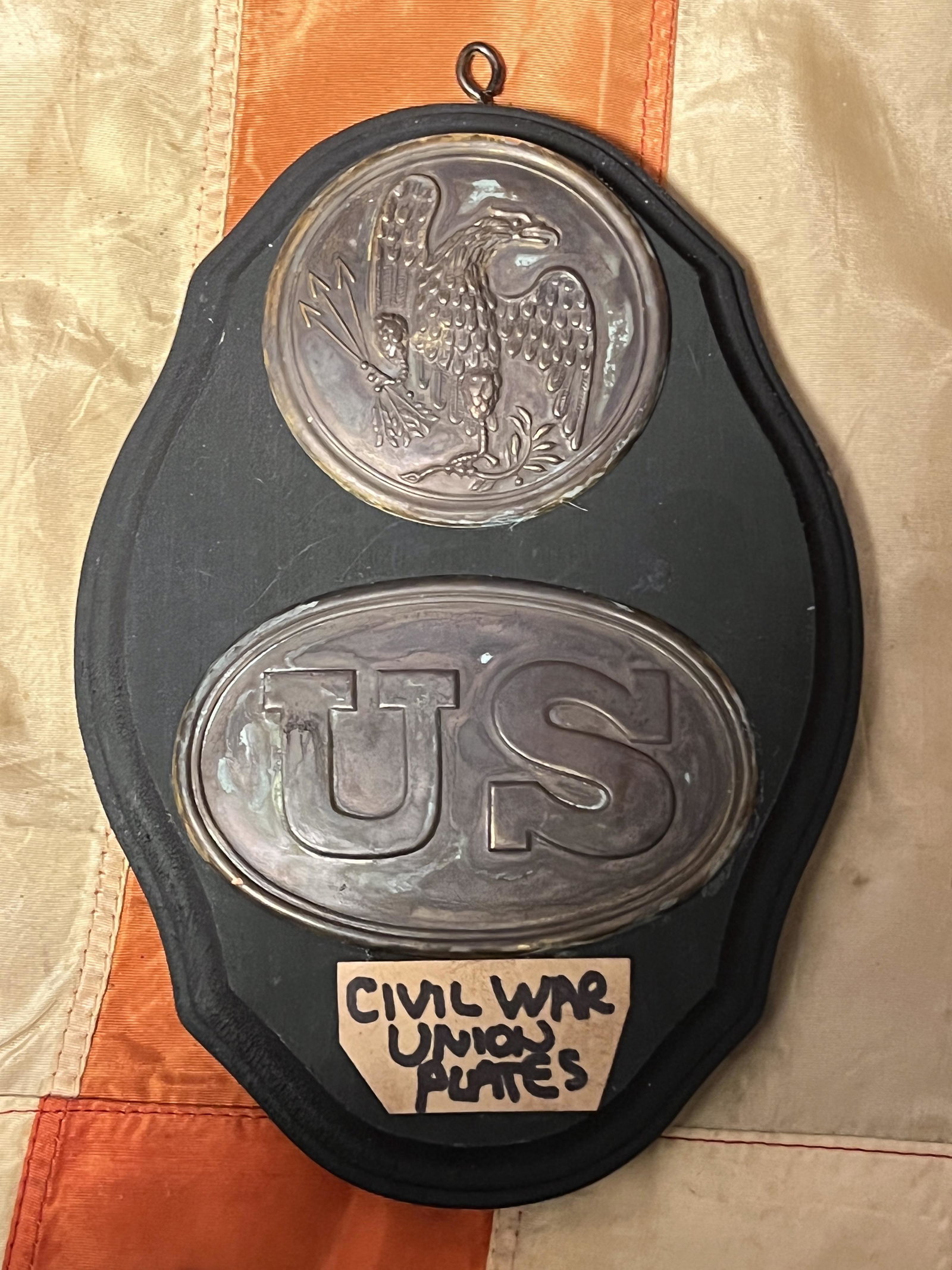 RARE FRAMED CIVIL WAR UNION PLATES: RARE FRAMED CIVIL WAR UNION PLATES. COMES FRAMED ON THE WOODEN POST. HAS A GREAT LOOK TO IT WITH AN EXCELLENT OVERALL EYE APPEAL. A GREAT FIND AND AN EXCELLENT ADDITION TO YOUR COLLECTION.