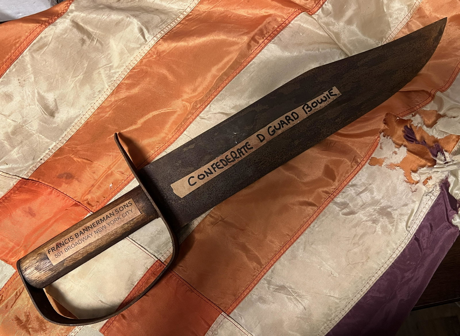 CIVIL WAR BANNERMAN'S CONFEDERATE D-GUARD BOWIE KNIFE: CIVIL WAR BANNERMAN'S CONFEDERATE D-GUARD BOWIE KNIFE. A RARE FIND. IT IS IN MINT OVERALL SHAPE AND CONDITION WITH A BEAUTIFUL OVERALL PATINA. HAS A GREAT LOOK TO IT WITH AN EXCELLENT OVERALL EYE APPE