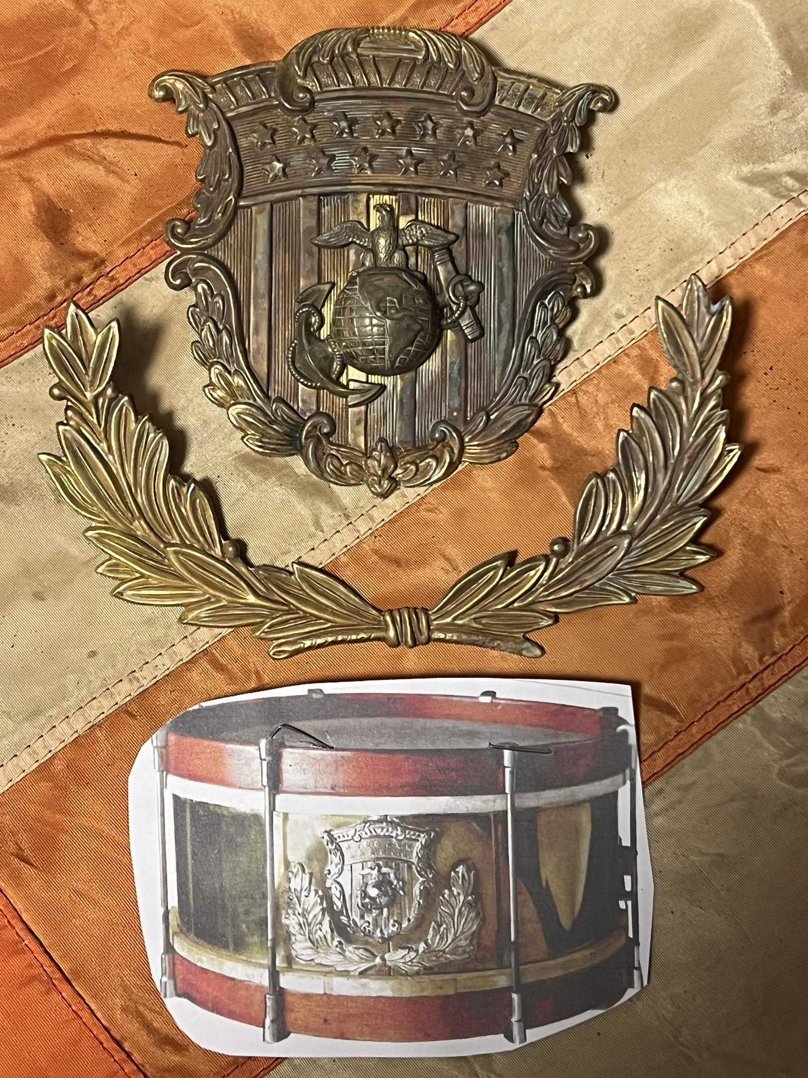 RARE CIVIL WAR U.S. CONFEDERAT NAVY DRUM PLATE & WREATH: RARE CIVIL WAR U.S. CONFEDERAT NAVY DRUM PLATE & WREATH. IN MINT OVERALL SHAPE AND CONDITION. HAS A GREAT LOOK TO IT WITH AN EXCELLENT OVERALL EYE APPEAL. A GREAT FIND AND AN EXCELLENT ADDITION TO YOU