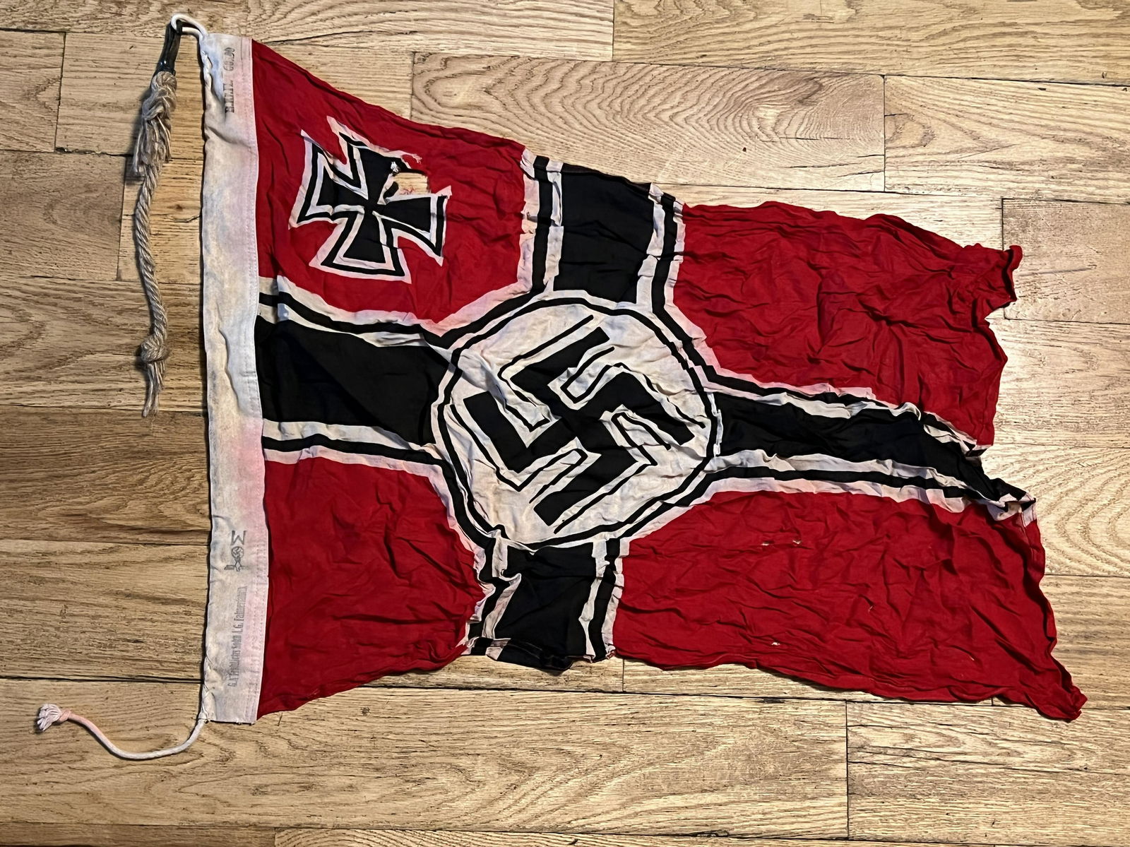 WW2 GERMAN KRIEGSMARINE NAVAL BATTLE FLAG W/MAKER MARKS 60X90: WW2 GERMAN KRIEGSMARINE NAVAL BATTLE FLAG W/MAKER MARKS 60X90. A RARE FIND. IT IS IN MINT OVERALL SHAPE AND CONDITION WITH A BEAUTIFUL BATTLE USED PATINA. HAS A GREAT LOOK TO IT WITH AN EXCELLENT OVER