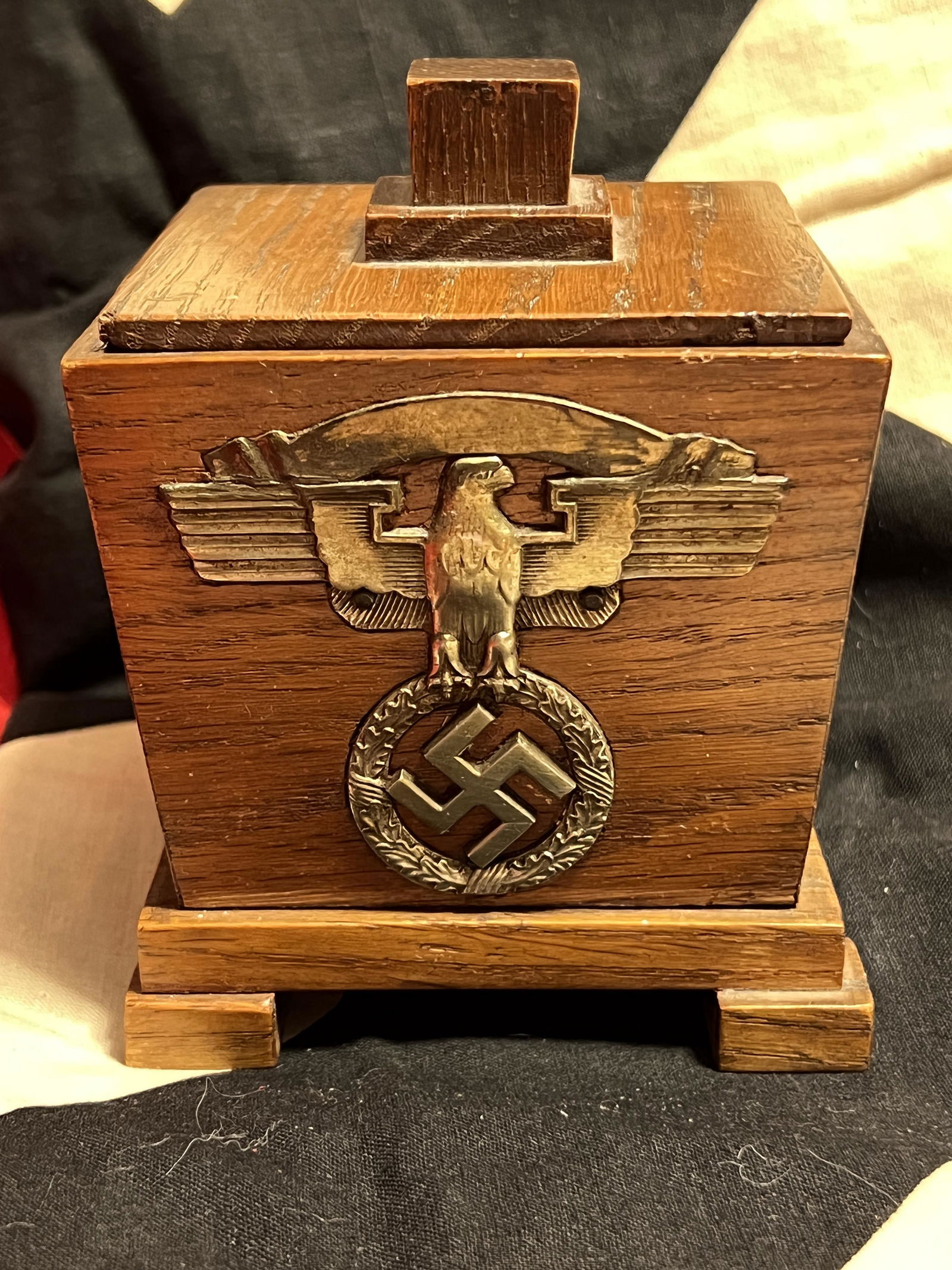 RARE WW2 GERMAN SOLDIERS WOODEN BOX W/INISIGNIAS: RARE WW2 GERMAN SOLDIERS WOODEN BOX W/INISIGNIAS. WAS BROUGHT BACK HOME BY A VET. HAS INSIGNIA SUCH AS: NSKK EAGLE, IRON CROSS, AND MERIT CROSS WITH SWORDS. LABELED BAD AIBLING GERMANY 1946. PLEASE VI
