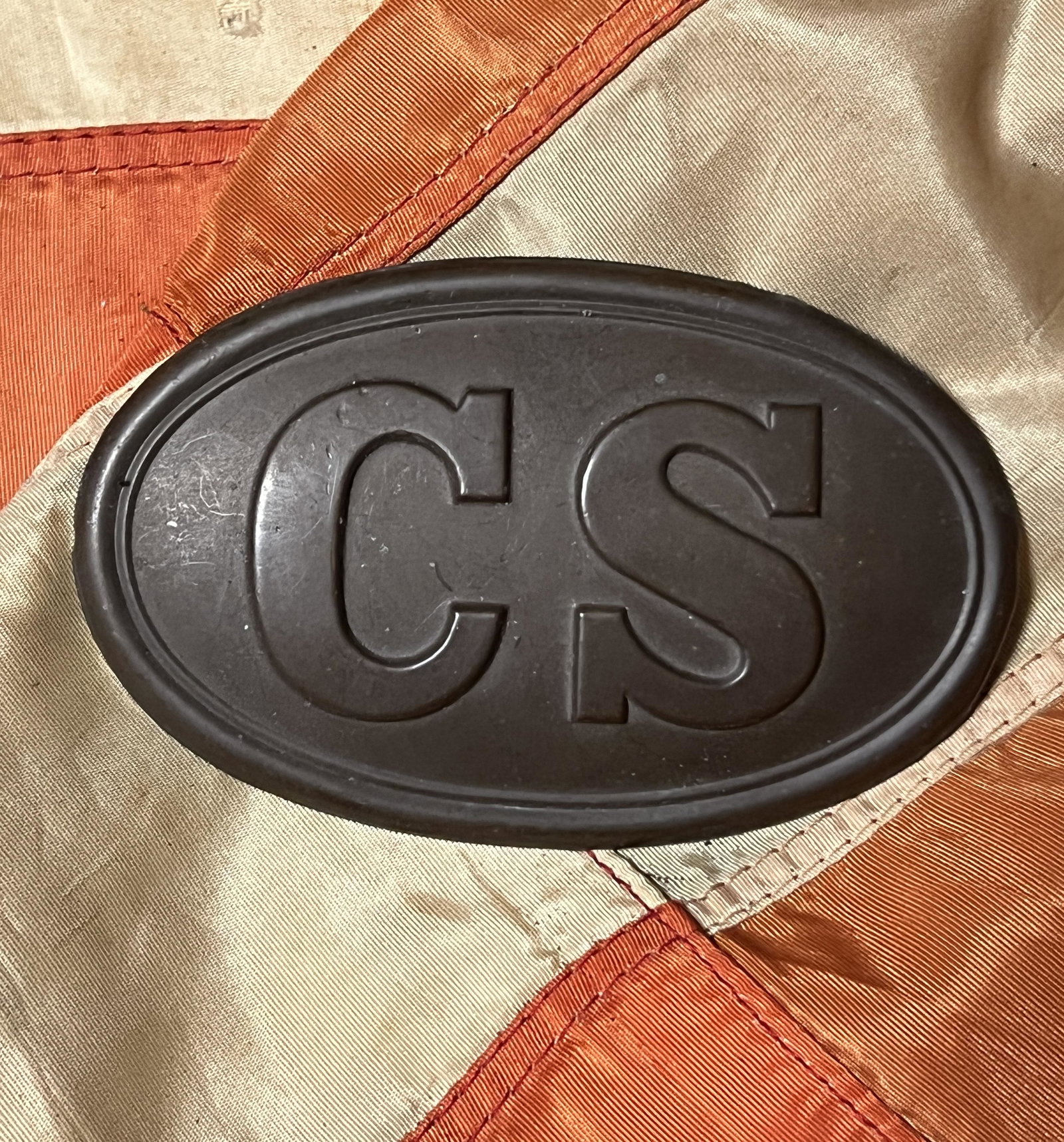 RARE CIVIL WAR CONFEDERATE C.S. BELT BUCKLE: RARE CIVIL WAR CONFEDERATE C.S. BELT BUCKLE. A RARE FIND. IT IS IN MINT OVERALL SHAPE AND CONDITION WITH A BEAUTIFUL OVERALL PATINA. HAS A GREAT LOOK TO IT WITH AN EXCELLENT OVERALL EYE APPEAL. A GREA