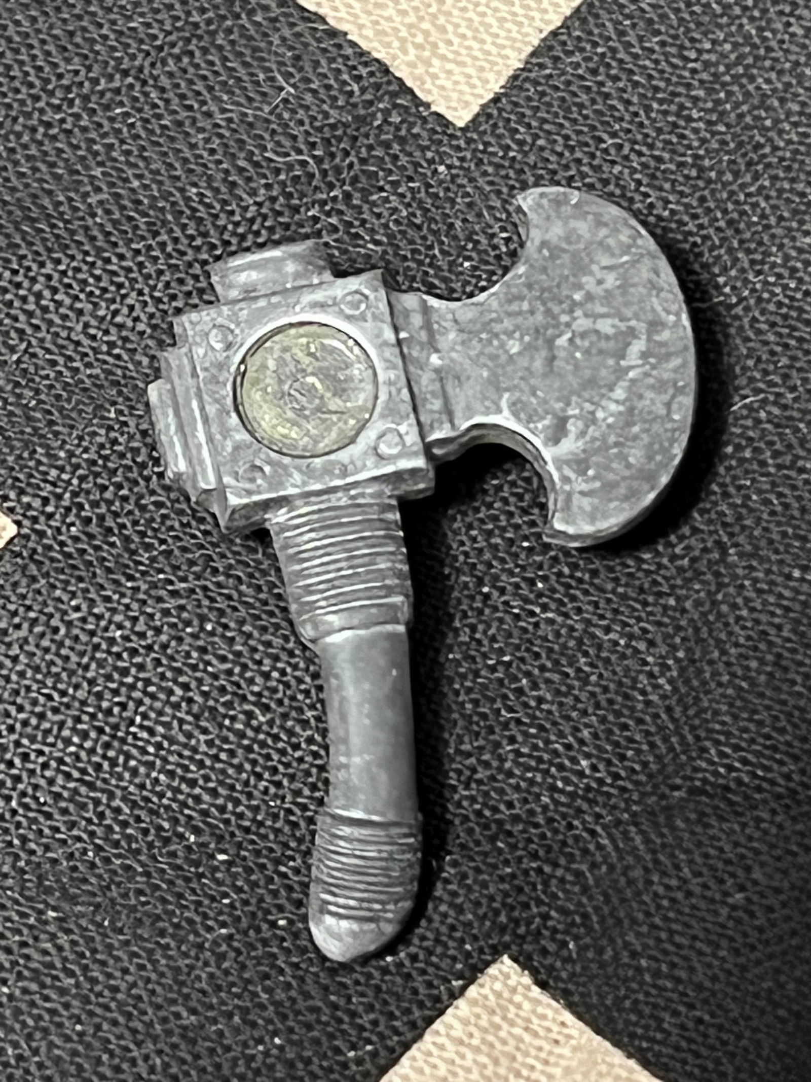 WW2 GERMAN WIKING AXE TINNIE: WW2 GERMAN WIKING AXE TINNIE. A RARE FIND. IT IS IN MINT OVERALL SHAPE AND CONDITION. HAS A GREAT LOOK TO IT WITH AN EXCELLENT OVERALL EYE APPEAL. A GREAT FIND AND AN EXCELLENT ADDITION TO YOUR COLLEC