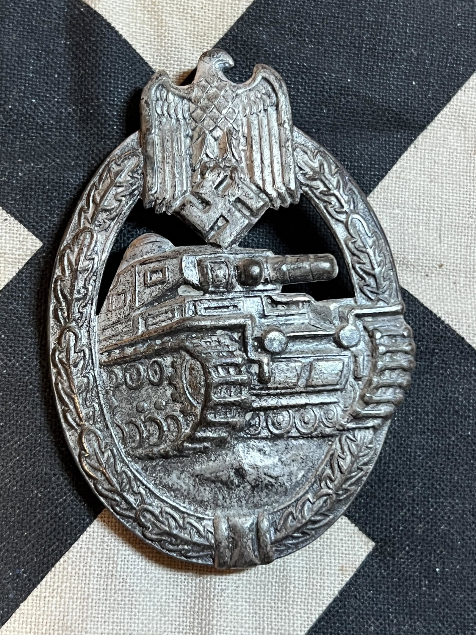 WW2 GERMAN PANZER TANK BADGE: WW2 GERMAN PANZER TANK BADGE. A RARE FIND. IT IS IN MINT OVERALL SHAPE AND CONDITION. HAS A GREAT LOOK TO IT WITH AN EXCELLENT OVERALL EYE APPEAL. WAS BROUGHT BACK HOME BY A VET. PLEASE VIEW ALL DETAI