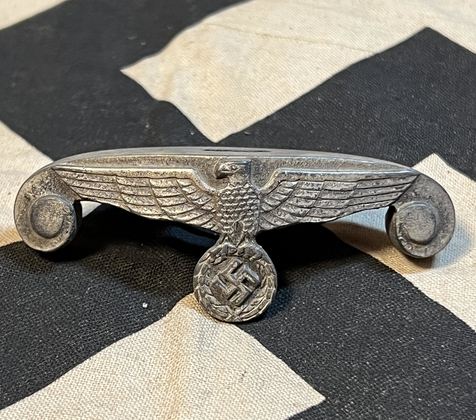 WW2 GERMAN HEER ARMY DAGGER PART: WW2 GERMAN HEER ARMY DAGGER PART. A RARE FIND. IT IS IN MINT OVERALL SHAPE AND CONDITION WITH A BEAUTIFUL OVERALL PATINA. A GREAT FIND AND AN EXCELLENT ADDITION TO YOUR COLLECTION.