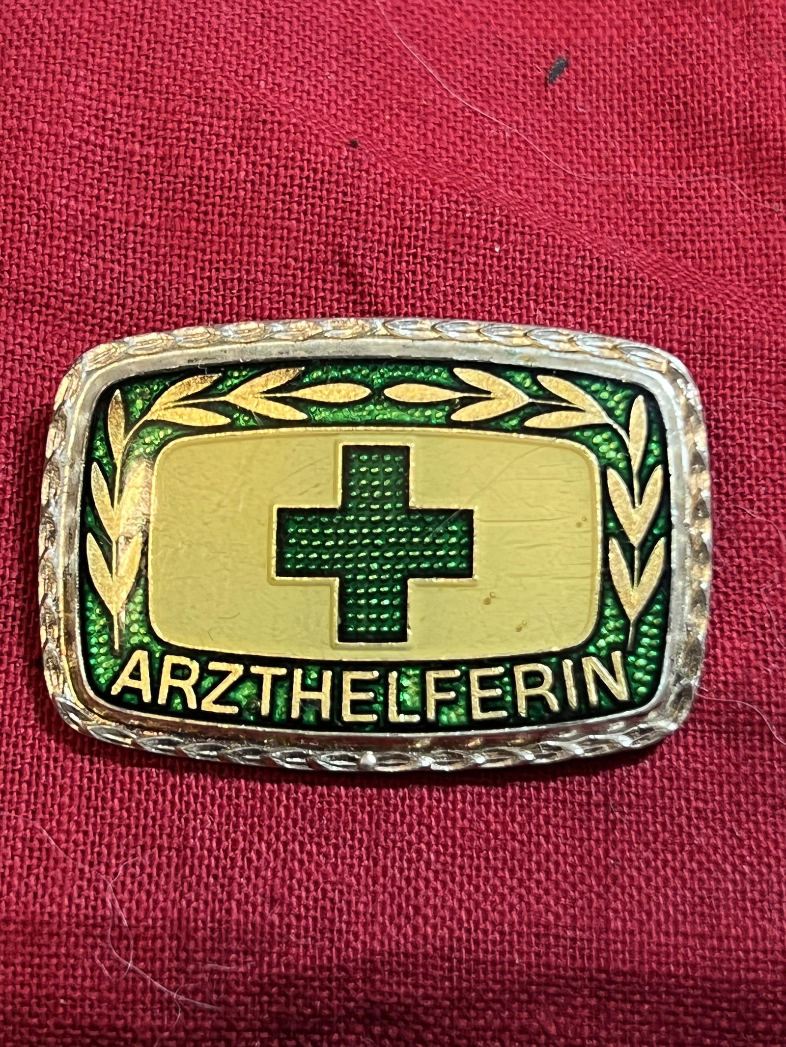 POST WW2 GERMAN ARZTHELFERIN MEDICAL BADGE: POST WW2 GERMAN ARZTHELFERIN MEDICAL BADGE