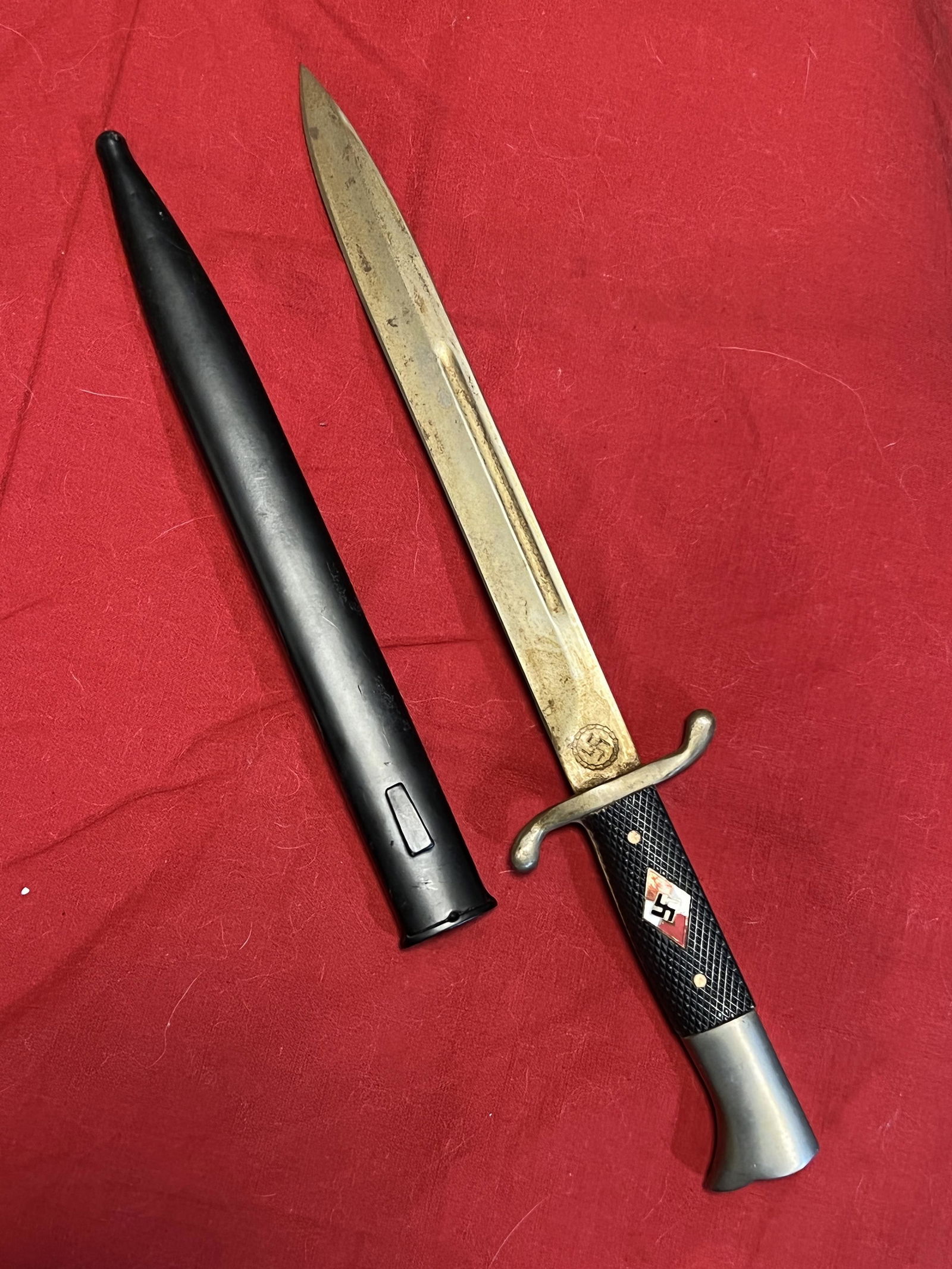 RARE WW2 GERMAN HITLER YOUTH DRESS PARADE DAGGER: RARE WW2 GERMAN HITLER YOUTH DRESS PARADE DAGGER. MAKER MARKED. IT IS IN MINT OVERALL SHAPE AND CONDITION WITH A BEAUTIFUL OVERALL PATINA. HAS A GREAT LOOK TO IT WITH AN EXCELLENT OVERALL EYE APPEAL.