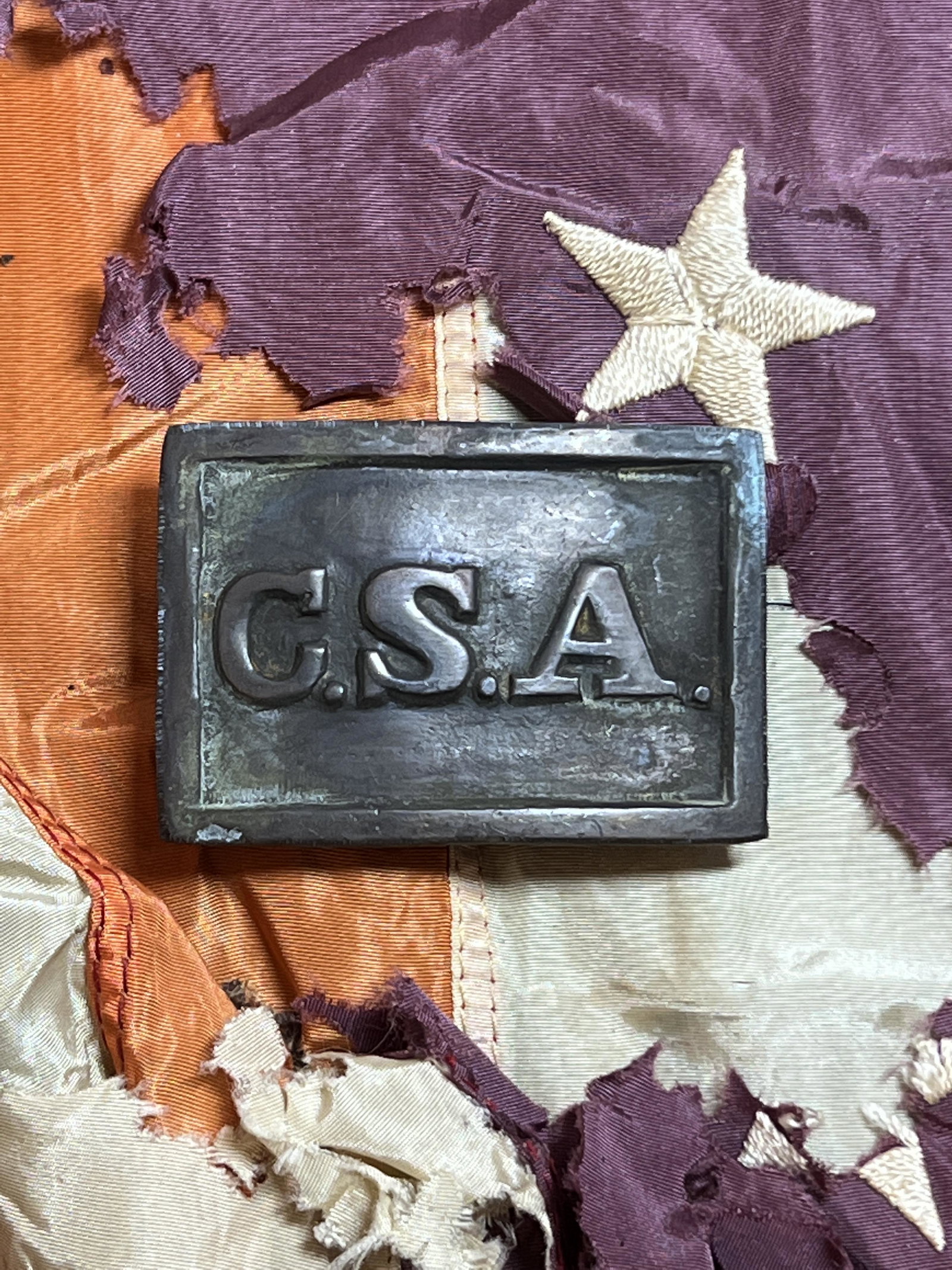CIVIL WAR C.S.A. CONFEDERATE BELT BUCKLE: CIVIL WAR C.S.A. CONFEDERATE BELT BUCKLE. HAS A BEAUTIFUL OVERALL PATINA. HAS A GREAT LOOK TO IT WITH AN EXCELLENT OVERALL EYE APPEAL. A GREAT FIND AND AN EXCELLENT ADDITION TO YOUR COLLECTION.
