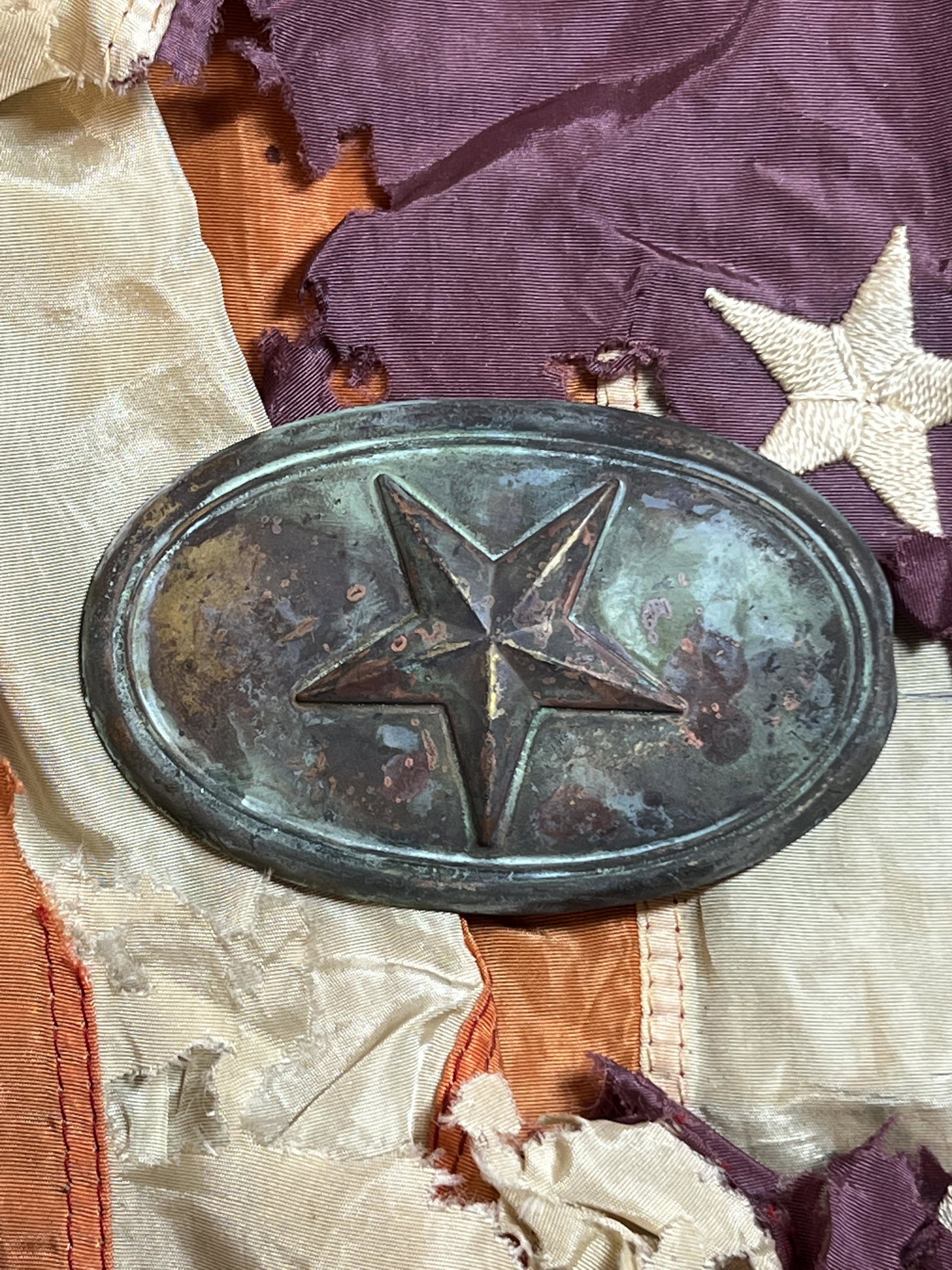 RARE CIVIL WAR CONFEDERATE TX TEXAS BELT BUCKLE: RARE CIVIL WAR CONFEDERATE TX TEXAS BELT BUCKLE. A RARE FIND. IT IS IN MINT OVERALL SHAPE AND CONDITION WITH A BEAUTIFUL OVERALL PATINA. PLEASE VIEW ALL DETAILED PICTURES. A GREAT FIND AND AN EXCELLEN