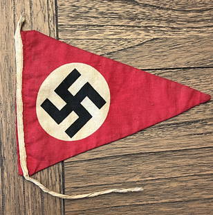 WW2 GERMAN NAZI PENNANT: WW2 GERMAN NAZI PENNANT. A RARE FIND. WAS BROUGHT BACK HOME BY A VET. IT IS IN MINT OVERALL SHAPE AND CONDITION. A GREAT FIND AND AN EXCELLENT ADDITION TO YOUR COLLECTION.