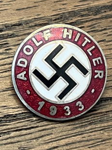 WW2 GERMAN NSDAP ADOLF HITLER 1933 LAPEL PIN W/MAKER MARKS: WW2 GERMAN NSDAP ADOLF HITLER 1933 LAPEL PIN W/MAKER MARKS. A RARE FIND. IT IS IN MINT OVERALL SHAPE AND CONDITION WITH A BEAUTIFUL OVERALL PATINA. HAS A GREAT LOOK TO IT WITH AN EXCELLENT OVERALL