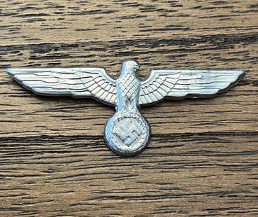 WW2 GERMAN HEER BREAST OFFICER EAGLE - VET BRING BACK: WW2 GERMAN HEER BREAST OFFICER EAGLE - VET BRING BACK. A RARE FIND. IT IS IN MINT OVERALL SHAPE AND CONDITION WITH A BEAUTIFUL OVERALL PATINA. HAS A GREAT LOOK TO IT WITH AN EXCELLENT OVERALL EYE