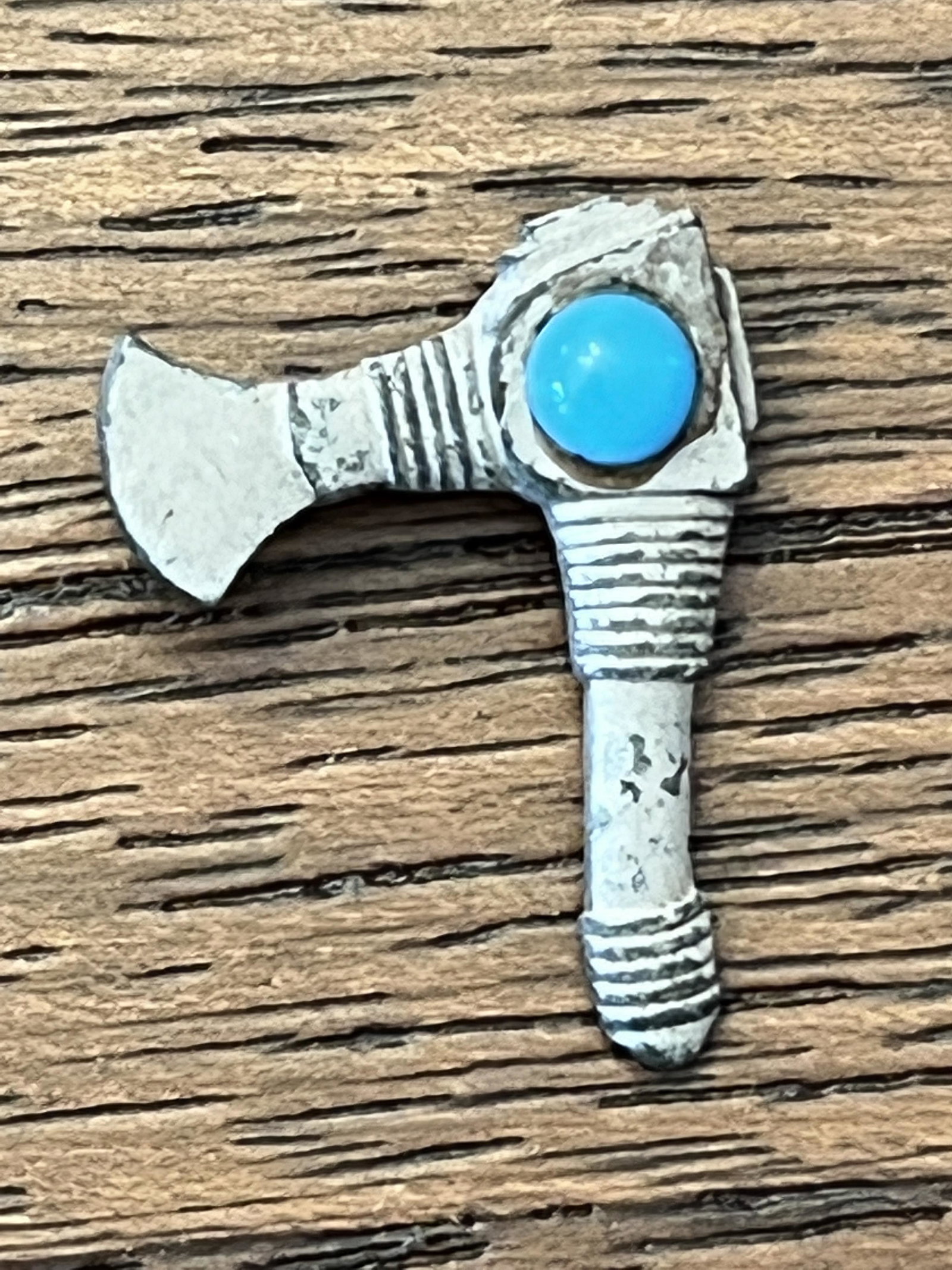 RARE WW2 GERMAN WIKING TINNIE: RARE WW2 GERMAN WIKING TINNIE. IN GOOD SHAPE AND CONDITION. A GREAT FIND.