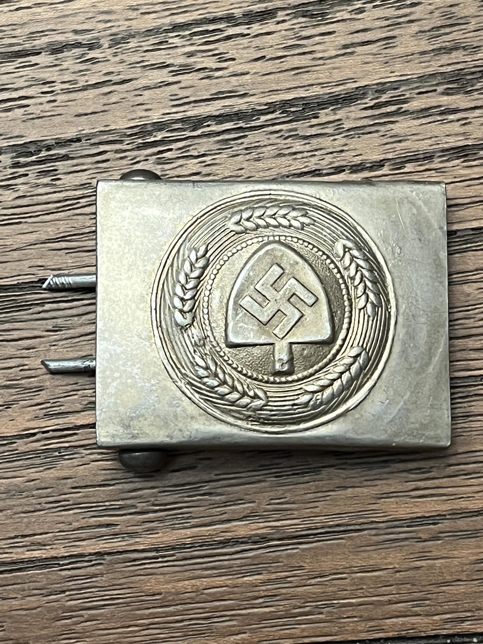WW2 GERMAN LABOR CLASS BELT BUCKLE: WW2 GERMAN LABOR CLASS BELT BUCKLE. A RARE FIND. MARKED RZM M34/2. IT IS IN MINT OVERALL SHAPE AND CONDITION WITH A BEAUTIFUL OVERALL PATINA. HAS A GREAT LOOK TO IT WITH AN EXCELLENT OVERALL EYE APPEA