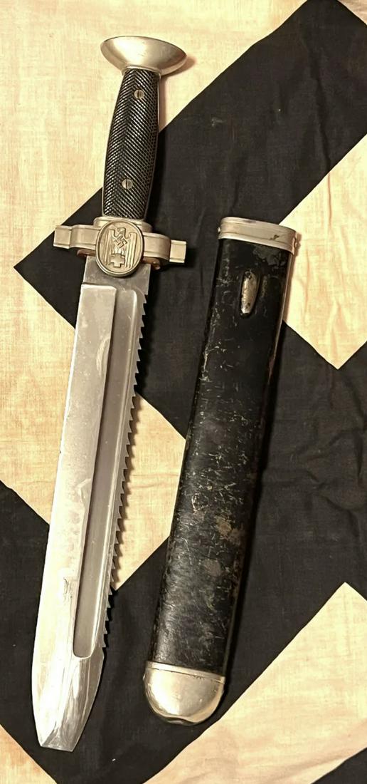 WW2 GERMAN NAZI RAD MEDICAL CORP DAGGER - VET BRING BACK: WW2 GERMAN NAZI RAD MEDICAL CORP DAGGER - VET BRING BACK. A RARE MAKER MARKED. A RARE FIND, ESPECIALLY IN THIS MINT CONDITION. HAS A GREAT LOOK TO IT WITH AN EXCELLENT OVERALL EYE APPEAL. WAS BROUGHT