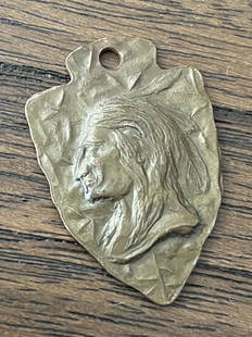 EARLY NATIVE AMERICAN INDIAN BADGE: EARLY NATIVE AMERICAN INDIAN BADGE. A RARE FIND. IT IS IN MINT OVERALL SHAPE AND CONDITION WITH A BEAUTIFUL OVERALL PATINA. A GREAT FIND AND AN EXCELLENT ADDITION TO YOUR COLLECTION.