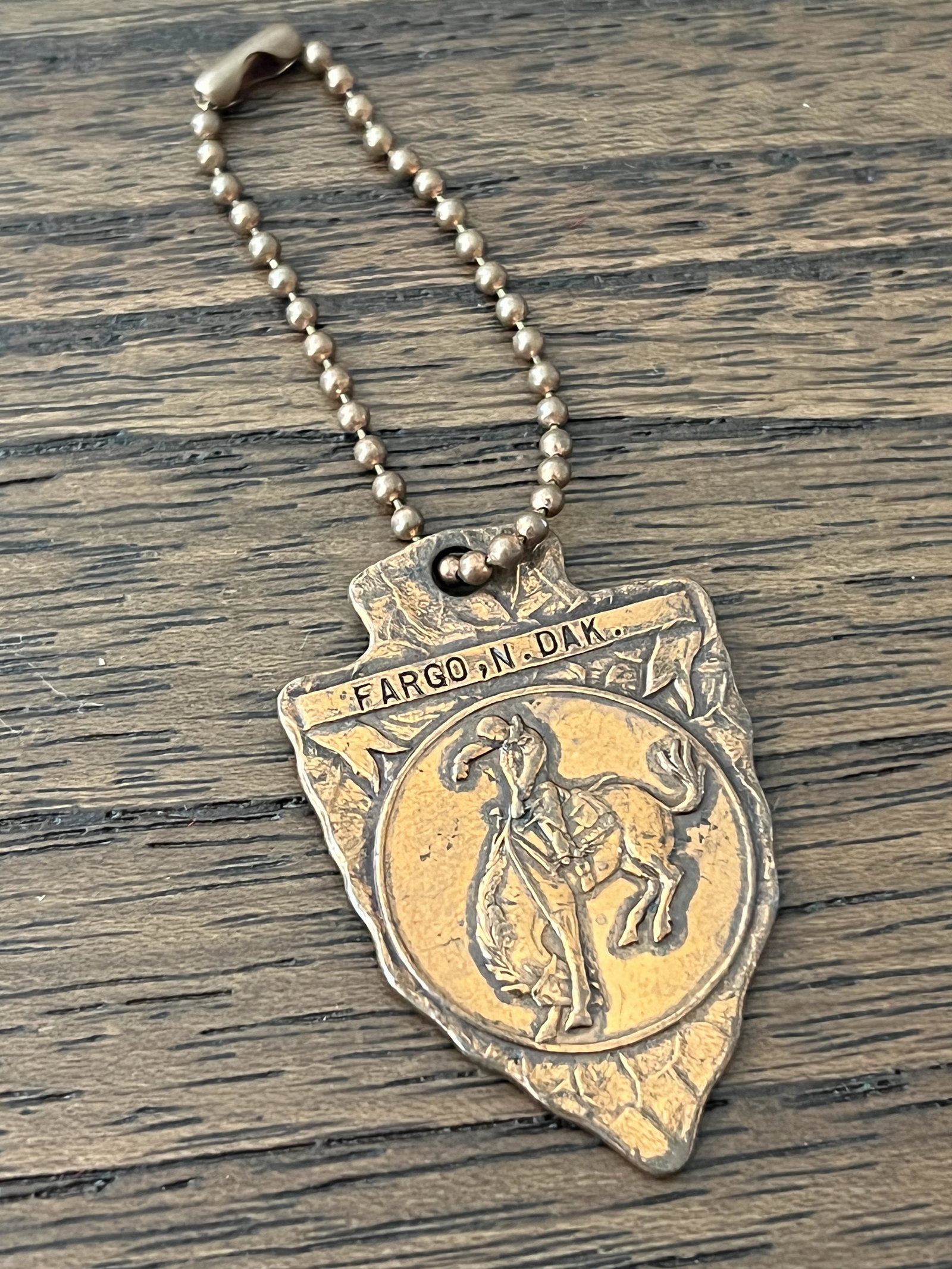 ANTIQUE FARGO,N.DAK. NATIVE AMERICAN BADGE: ANTIQUE FARGO,N.DAK. NATIVE AMERICAN BADGE. A RARE FIND. IT IS IN MINT OVERALL SHAPE AND CONDITION WITH A BEAUTIFUL OVERALL PATINA. A GREAT FIND AND AN EXCELLENT ADDI