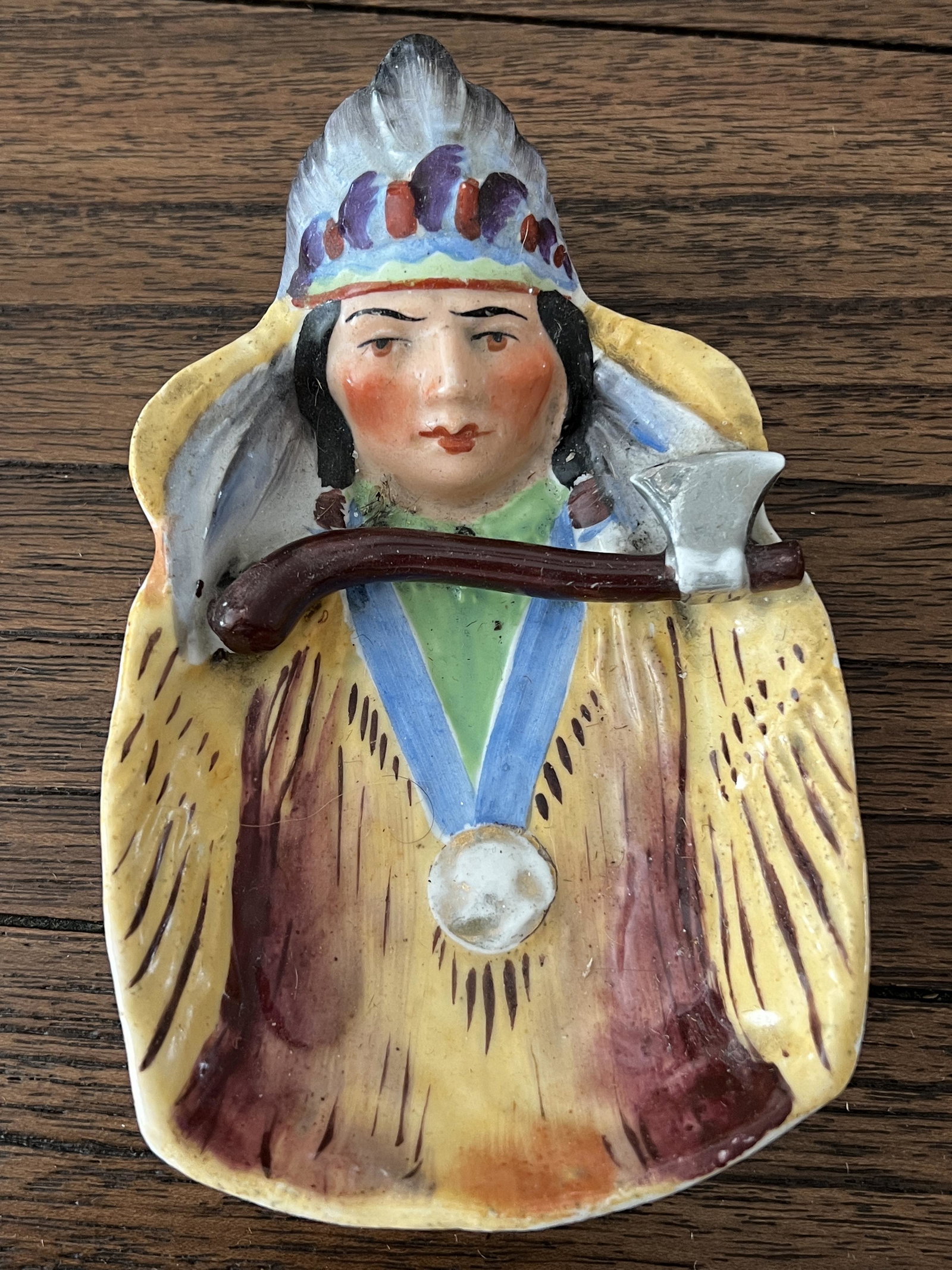 EARLY HAND-MADE NATIVE AMERICAN PORCELAIN ASH TRAY: EARLY HAND-MADE NATIVE AMERICAN PORCELAIN ASH TRAY. BEAUTIFULLY PAINTED AND HAND-MADE. HAS A GREAT LOOK TO IT WITH AN EXCELLENT OVERALL EYE APPEAL. A GREAT FIND AND AN EXCELLENT ADDITION TO YOUR COLLE