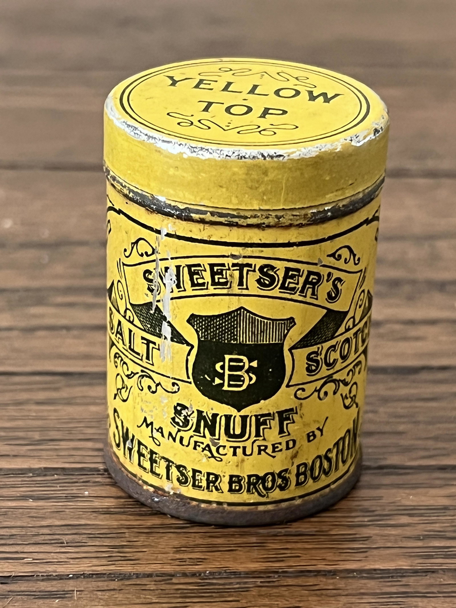 YELLOW TOP SWEETSER'S BROS BOSTON SNUFF BOX: YELLOW TOP SWEETSER'S BROS BOSTON SNUFF BOX. A RARE FIND. IT IS IN MINT OVERALL SHAPE AND CONDITION WITH A BEAUTIFUL OVERALL PATINA. HAS A GREAT LOOK TO IT WITH AN EXCELLENT OVERALL EYE APPEAL. PLEASE