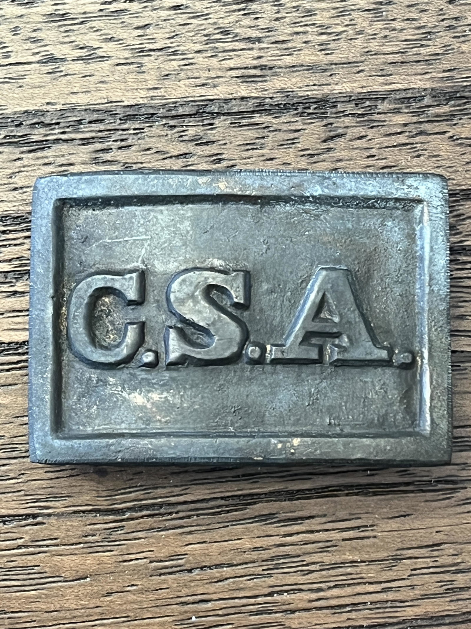 SCARCE CIVIL WAR CONFEDERATE CSA BELT BUCKLE: SCARCE CIVIL WAR CONFEDERATE CSA BELT BUCKLE. IN MINT OVERALL SHAPE AND CONDITION WITH A BEAUTIFUL OVERALL PATINA. HAS A GREAT LOOK TO IT WITH AN EXCELLENT OVERALL EYE APPEAL. A GREAT FIND AND AN EXCE