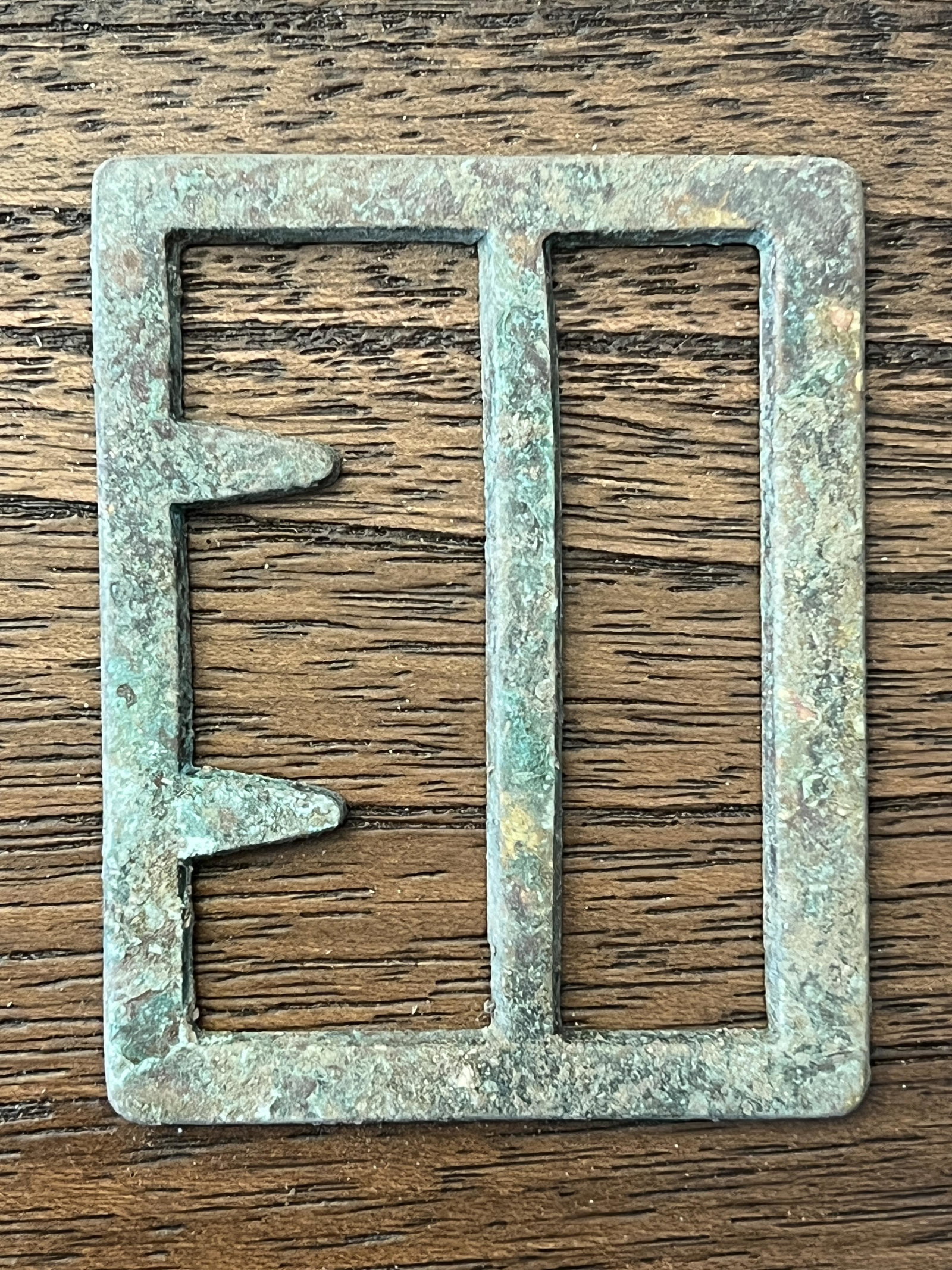 RARE CIVIL WAR CONFEDERATE DUG OFFICER BELT BUCKLE: RARE CIVIL WAR CONFEDERATE DUG OFFICER BELT BUCKLE. PROVENANCE - UNKNOWN. HAS A NICE DUG PATINA THROUGHOUT. PLEASE VIEW ALL DETAILED PICTURES. A GREAT ADDITION TO YOUR COLLECTION.