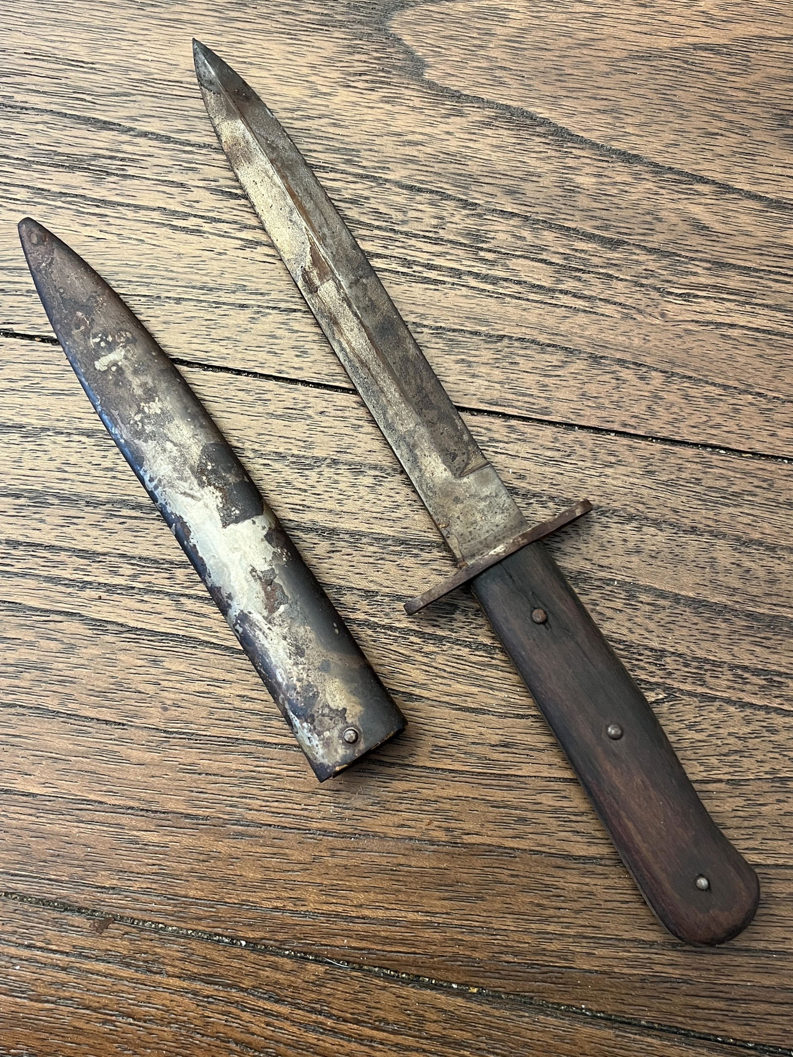 WW2 GERMAN NAZI SOLIDERS BOOT DAGGER W/SHEATH: WW2 GERMAN NAZI SOLIDERS BOOT DAGGER W/SHEATH. A RARE FIND. IT IS IN MINT OVERALL SHAPE AND CONDITION WITH A BEAUTIFUL OVERALL PATINA. A GREAT FIND AND AN EXCELLENT ADDITION TO YOUR COLLECTION.