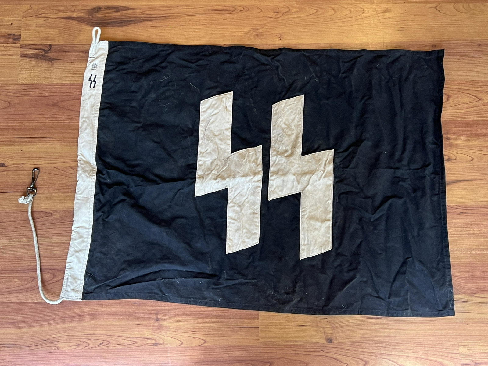 RARE WW2 GERMAN WAFFEN SS FLAG W/MAKER MARKS: RARE WW2 GERMAN WAFFEN SS FLAG W/MAKER MARKS. A VERY RARE FIND. IT IS IN MINT OVERALL SHAPE AND CONDITION WITH A BEAUTIFUL OVERALL PATINA. HAS A GREAT LOOK TO IT WITH AN EXCELLENT OVERALL EYE APPEAL. 