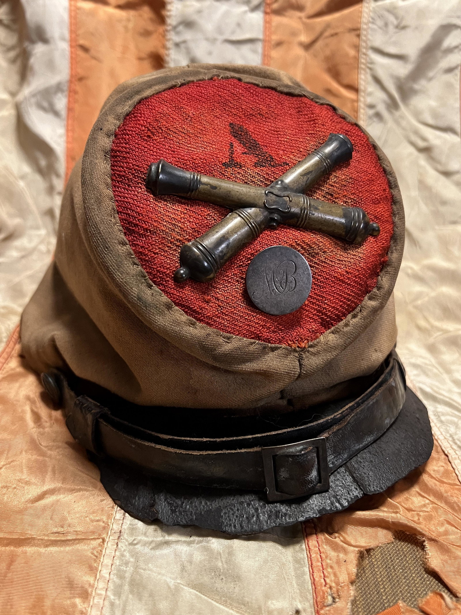 ID'D CIVIL WAR CONFEDERATE ARTILLERY OFFICER FORAGE CAP HAT KEPI: ID'D CIVIL WAR CONFEDERATE ARTILLERY OFFICER FORAGE CAP HAT KEPI. THIS IS AN EXTREMELY RARE FIND. ONE OF THE NICEST CIVIL WAR FORAGE CAP'S YOU'LL OWN. HAS A BEAUTIFUL BATTLE WORN PATINA THROUGHTOUT. H