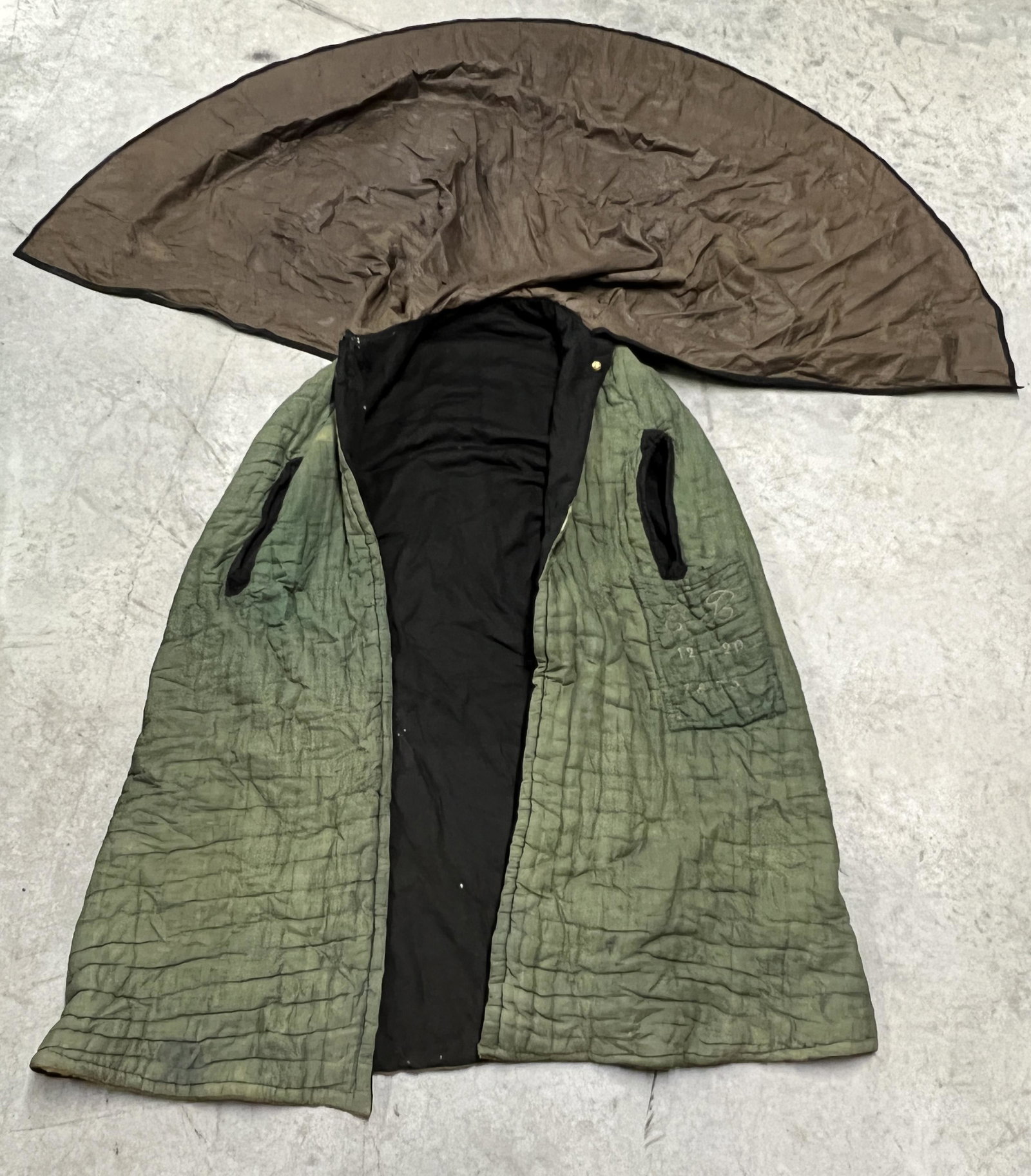 RARE DATED 1855 CIVIL WAR ID'D ARTILLERY OFFICER CAPE: RARE DATED 1855 CIVIL WAR ID'D ARTILLERY OFFICER CAPE. A VERY RARE FIND. IT IS IN MINT OVERALL SHAPE AND CONDITION WITH A BEAUTIFUL OVERALL PATINA. HAS A GREAT LOOK TO IT WITH AN EXCELLENT OVERALL EYE