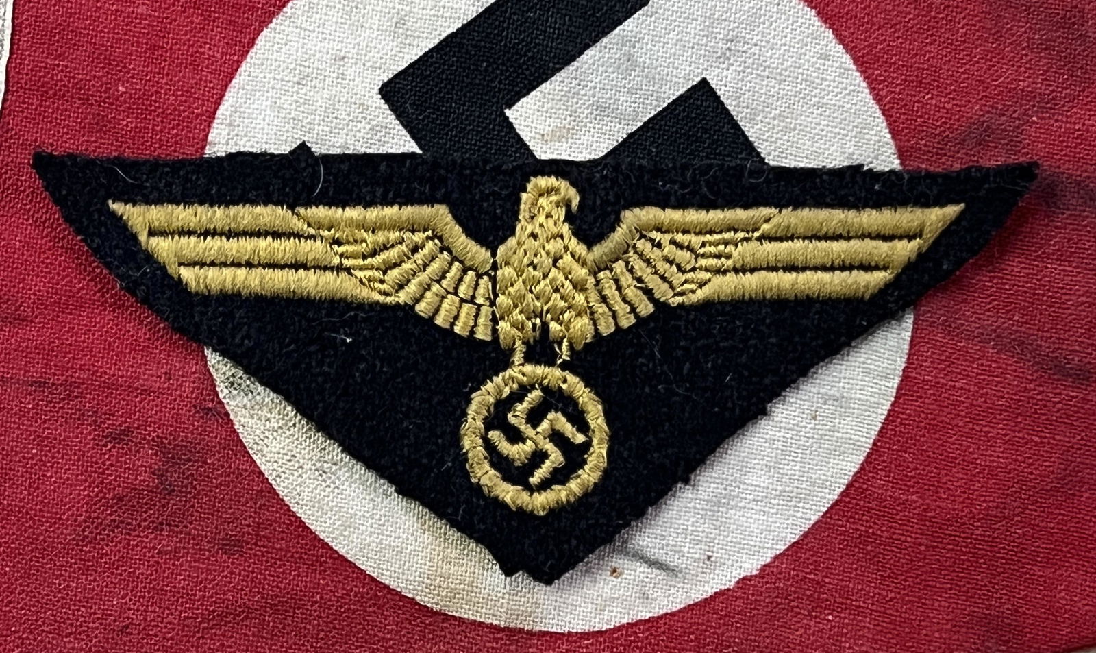 WW2 GERMAN KRIEGSMARINE SLEEVE INSIGNIA PATCH: WW2 GERMAN KRIEGSMARINE SLEEVE INSIGNIA PATCH. A RARE FIND. IT IS IN MINT OVERALL SHAPE AND CONDITION WITH A BEAUTIFUL OVERALL PATINA. HAS A GREAT LOOK TO IT WITH AN EXCELLENT OVERALL EYE APPEAL. PLEA