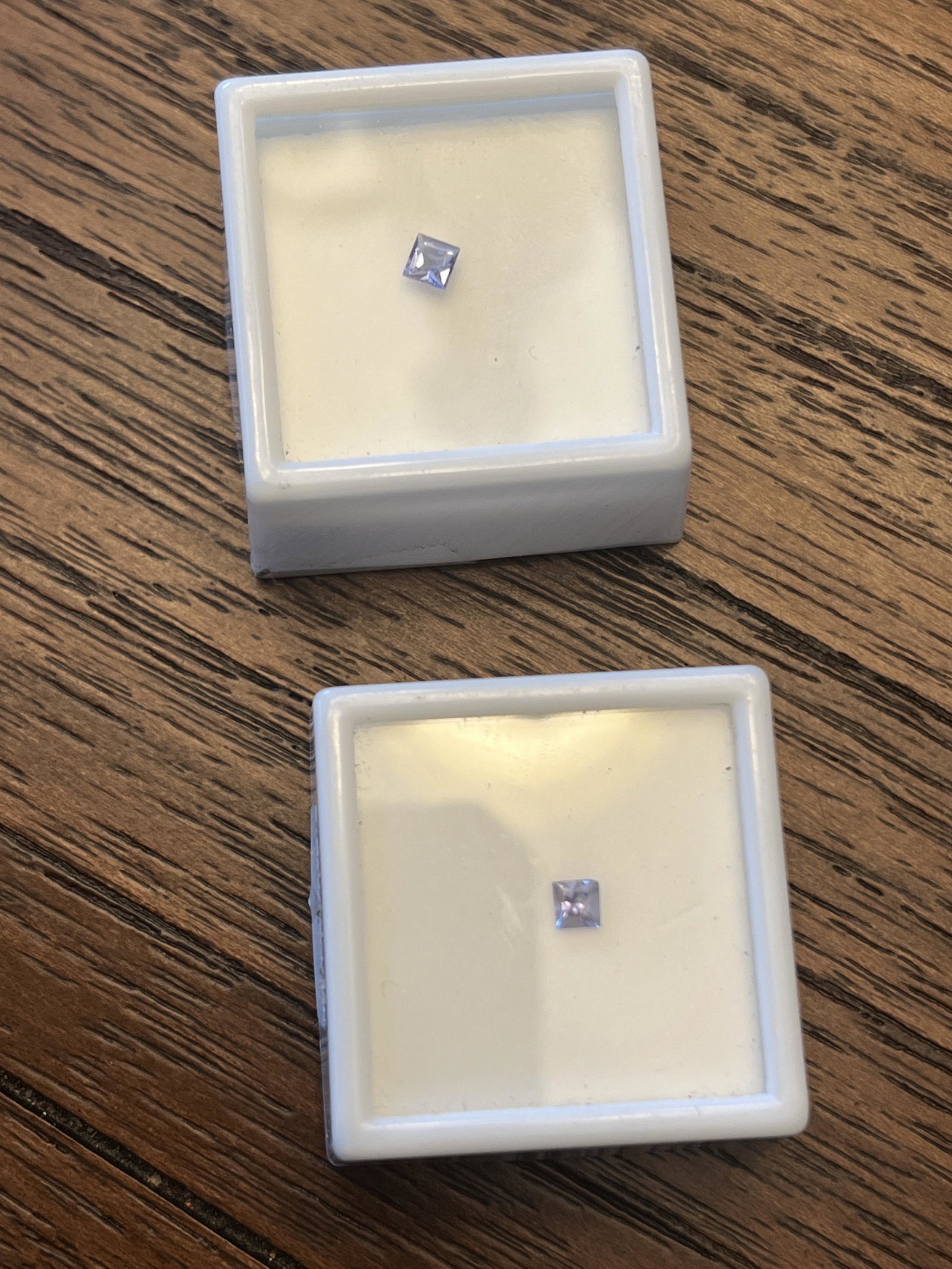 LOT OF (2) LOOSE TANZANITE GEMSTONES: LOT OF (2) LOOSE TANZANITE GEMSTONES. SOLD AS A LOT.