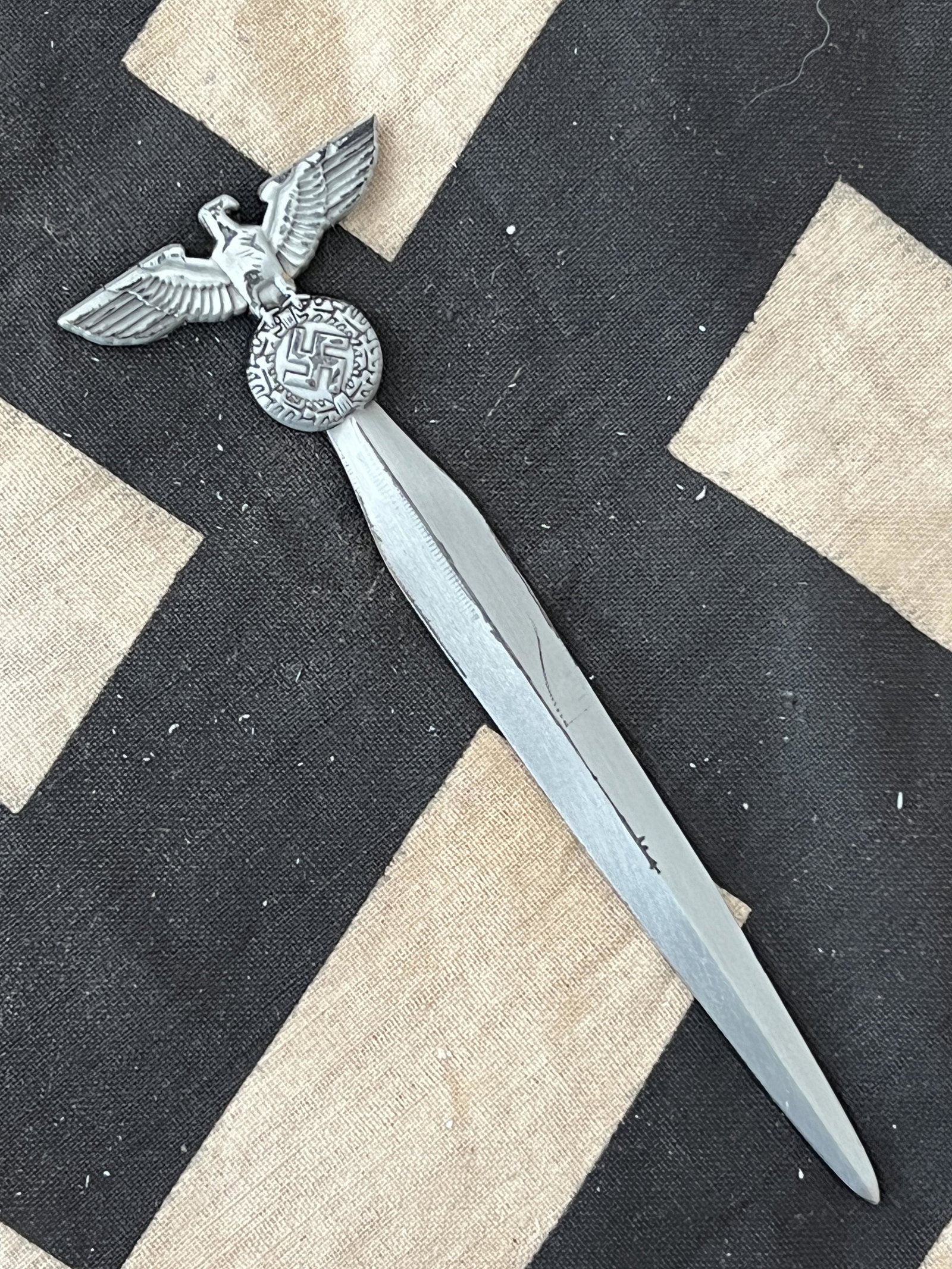WW2 GERMAN WAFFEN SS OFFICER LETTER OPENER: WW2 GERMAN WAFFEN SS OFFICER LETTER OPENER. A RARE FIND. IT IS IN MINT OVERALL SHAPE AND CONDITION WITH A BEAUTIFUL OVERALL PATINA. HAS A GREAT LOOK TO IT WITH AN EXCELLENT OVERALL EYE APPEAL. A GREAT