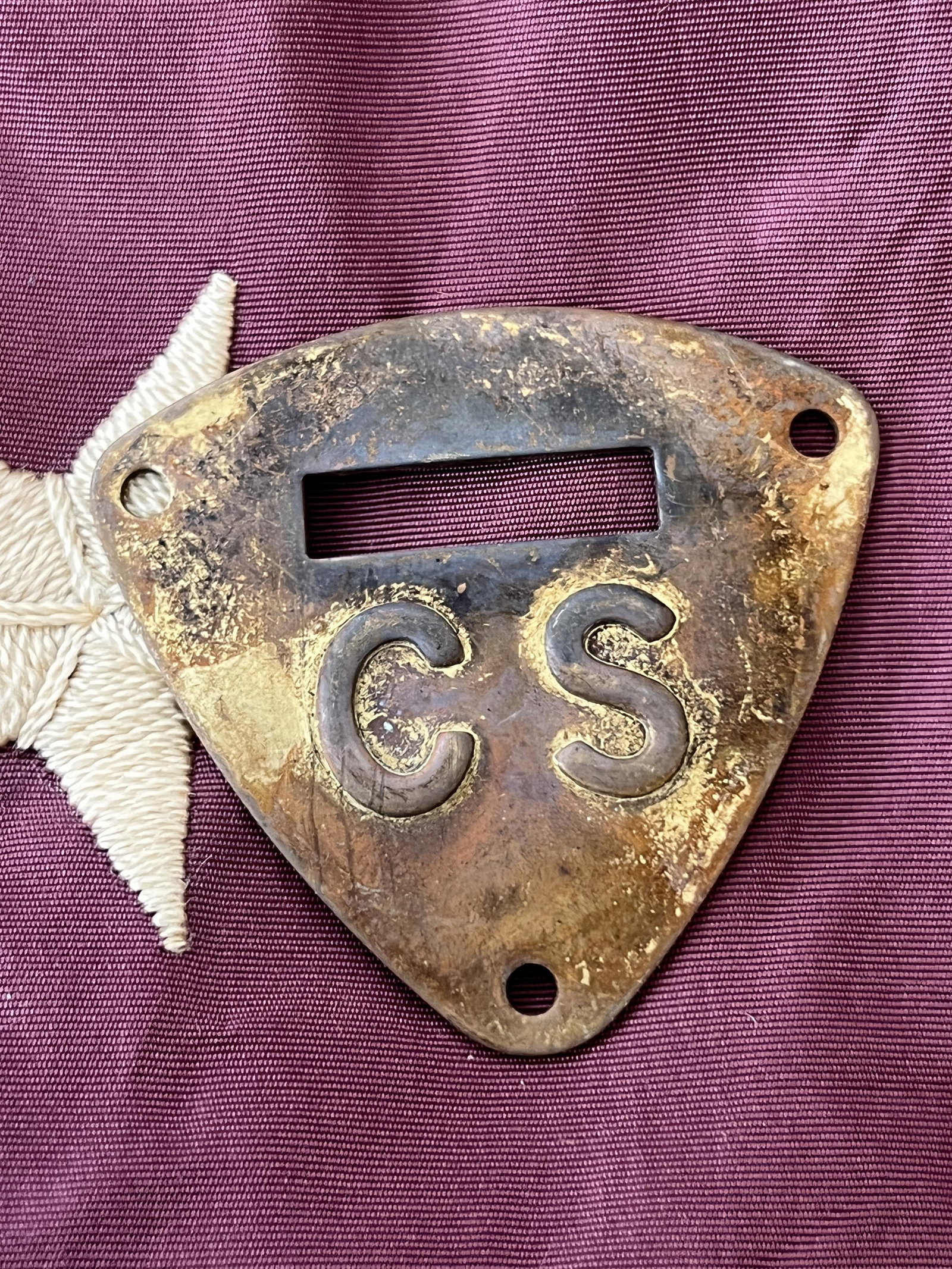 CIVIL WAR C.S. CONFEDERATE STATES SADDLE SHIELD PLATE: CIVIL WAR C.S. CONFEDERATE STATES SADDLE SHIELD PLATE. A RARE FIND. IT IS IN MINT OVERALL SHAPE AND CONDITION WITH A BEAUTIFUL OVERALL PATINA. A GREAT FIND AND AN EXCELLENT ADDITION TO YOUR COLLECTION