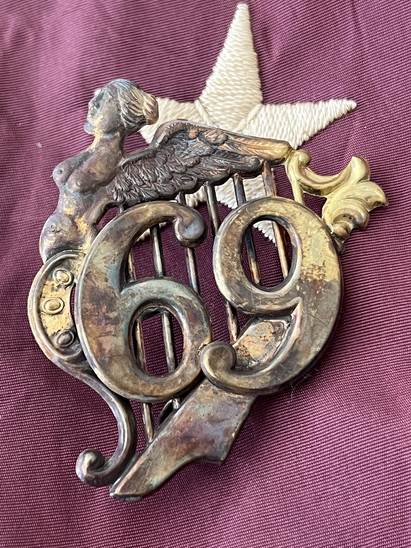 RARE CIVIL WAR #69 IRISH HARP PLATE KEPI INSIGNIA: RARE CIVIL WAR #69 IRISH HARP PLATE KEPI INSIGNIA. IN MINT OVERALL SHAPE AND CONDITION WITH A BEAUTIFUL OVERALL PATINA. HAS A GREAT LOOK TO IT WITH AN EXCELLENT OVERALL EYE APPEAL. A GREAT FIND AND AN