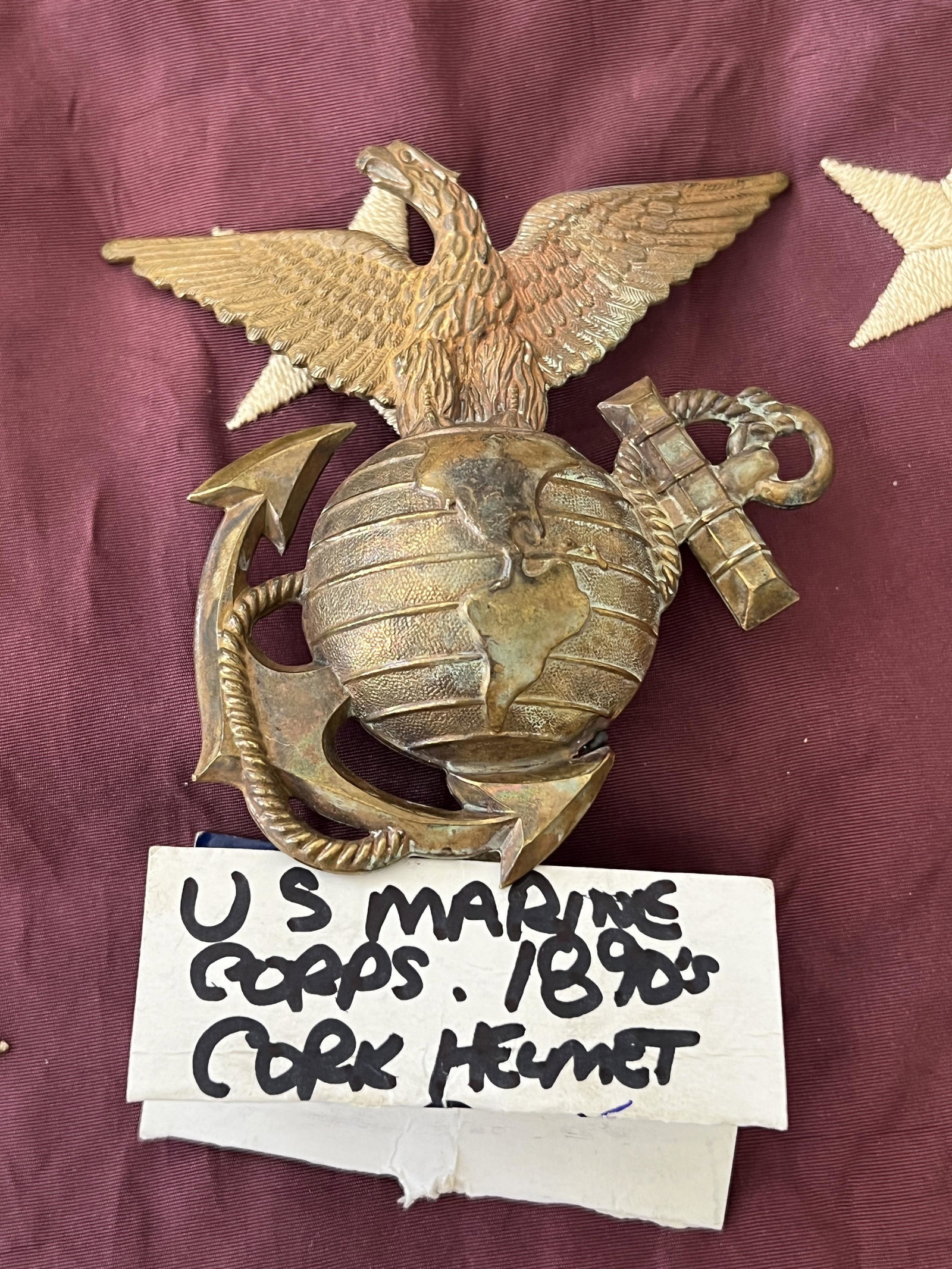 1890'2 U.S. MARINE CORPS CORK HELMET PLATE: 1890'2 U.S. MARINE CORPS CORK HELMET PLATE. A RARE FIND. IT IS IN MINT OVERALL SHAPE AND CONDITION WITH A BEAUTIFUL OVERALL PATINA. COMES FROM A COLLECTION. A GREAT FIND AN AN EXCELLENT ADDITION TO YO