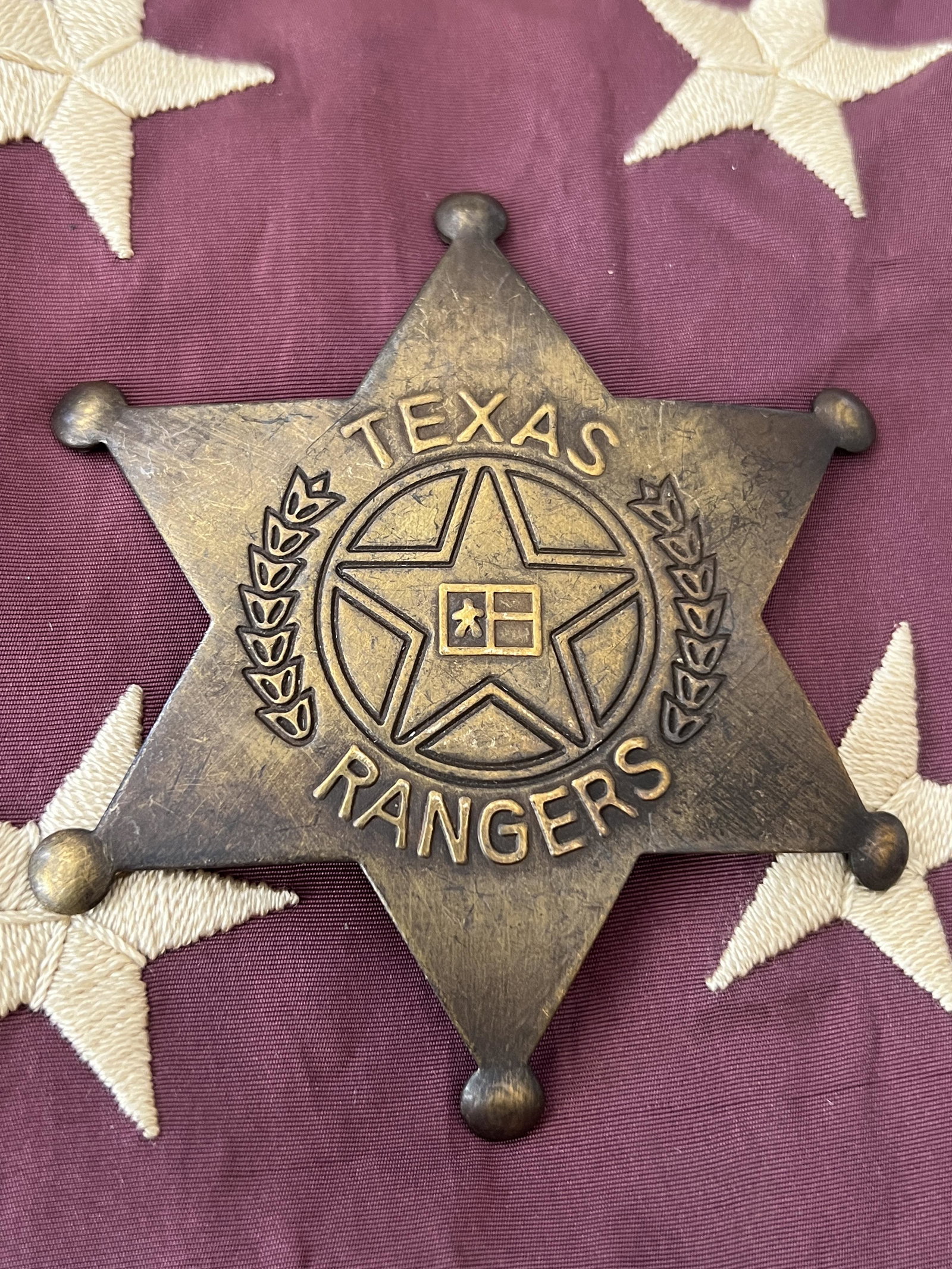 ANTIQUE TEXAS RANGERS BADGE: ANTIQUE TEXAS RANGERS BADGE. A RARE FIND. IT IS IN MINT OVERALL SHAPE AND CONDITION WITH A BEAUTIFUL OVERALL PATINA. PLEASE VIEW ALL DETAILED PICTURES. A GREAT FIND AND AN EXCELLENT ADDITION TO YOUR C