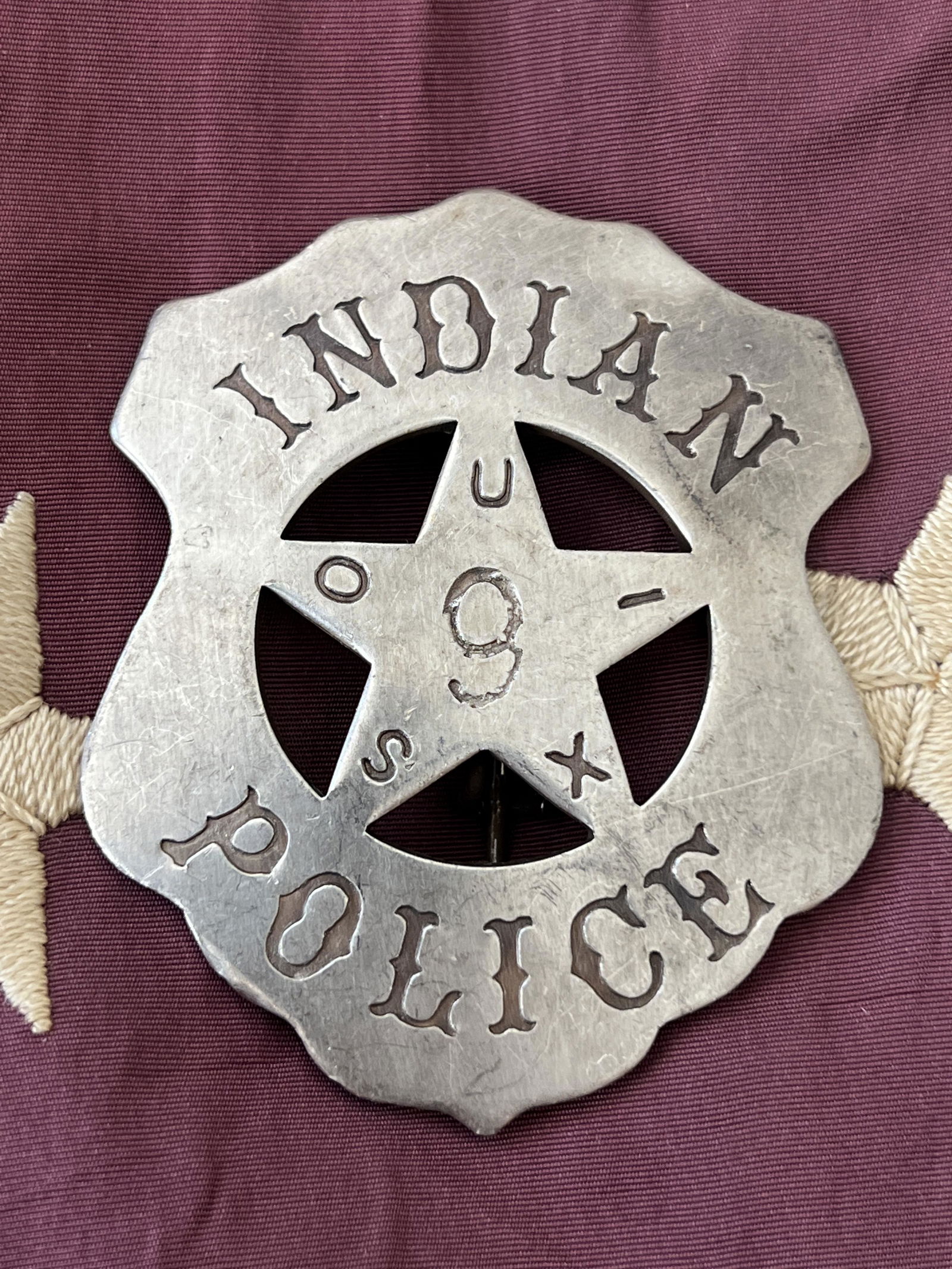 ANTIQUE INDIAN SOUIX POLICE BADGE: ANTIQUE INDIAN SOUIX POLICE BADGE. A RARE FIND. IT IS IN MINT OVERALL SHAPE AND CONDITION WITH A BEAUTIFUL OVERALL PATINA. HAS A GREAT LOOK TO IT WITH AN EXCELLENT OVERALL EYE APPEAL. A GREAT FIND AND