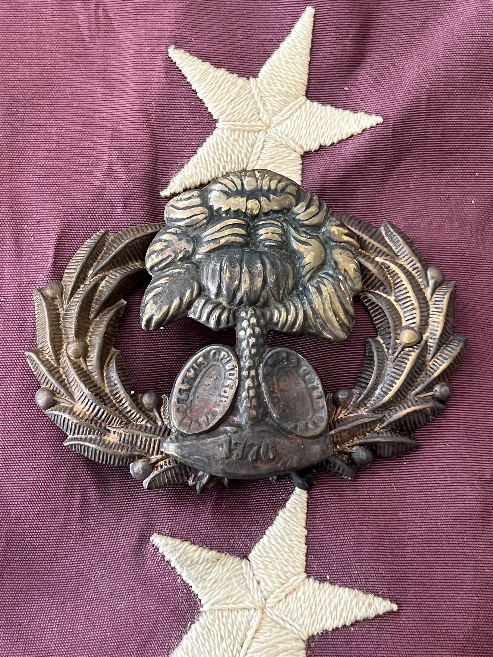 RARE CIVIL WAR CONFEDERATE SOUTH CAROLINA KEPI INSIGNIA: RARE CIVIL WAR CONFEDERATE SOUTH CAROLINA KEPI INSIGNIA. A RARE FIND. IT IS IN MINT OVERALL SHAPE AND CONDITION. A GREAT FIND AND AN EXCELLENT ADDITION TO YOUR COLLECTION.