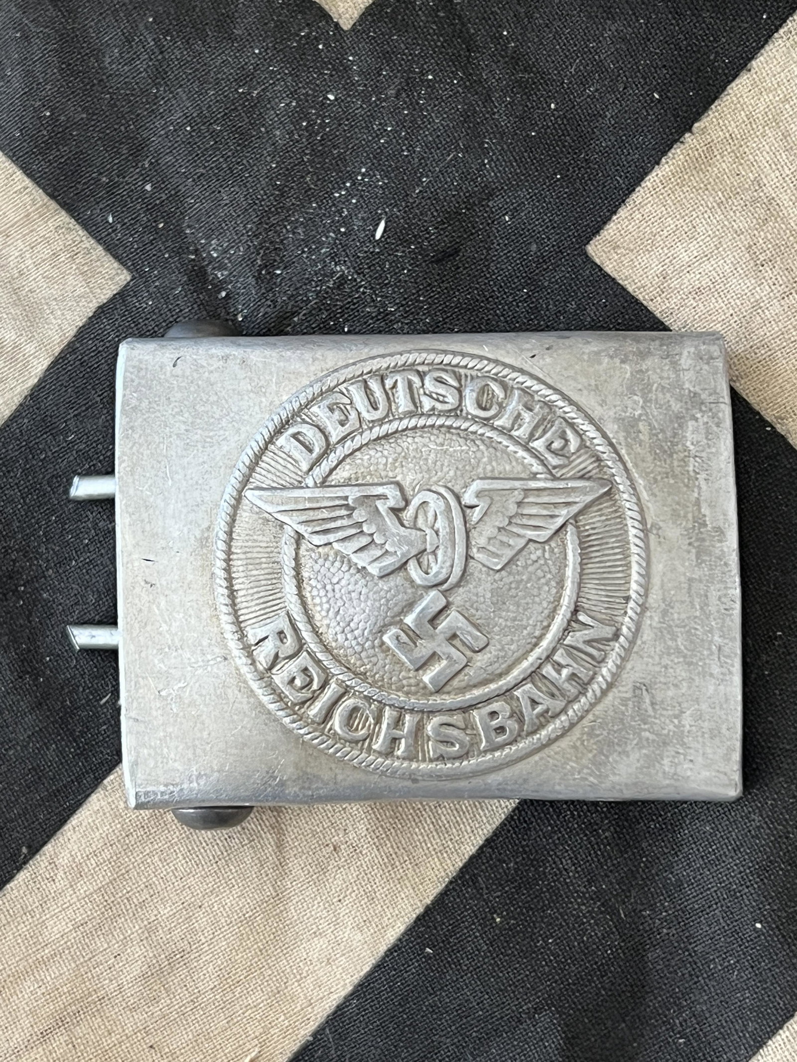 WW2 GERMAN DEUTSCHE REICHSBAHN BELT BUCKLE - RZM M34/2: WW2 GERMAN DEUTSCHE REICHSBAHN BELT BUCKLE - RZM M34/2. A RARE FIND. IT IS IN MINT OVERALL SHAPE AND CONDITION WITH A BEAUTIFUL OVERALL PATINA. HAS A GREAT LOOK TO IT WITH AN EXCELLENT OVERALL EYE APP