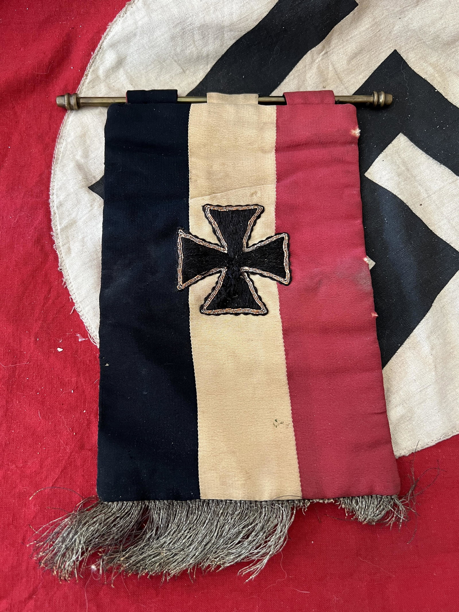 WW1 GERMAN IRON CROSS SILK BANNER: WW1 GERMAN IRON CROSS SILK BANNER. A RARE FIND. IT IS IN MINT OVERALL SHAPE AND CONDITION WITH A BEAUTIFUL OVERALL PATINA. A GREAT FIND AND AN EXCELLENT ADDITION TO YOUR COLLECTION.