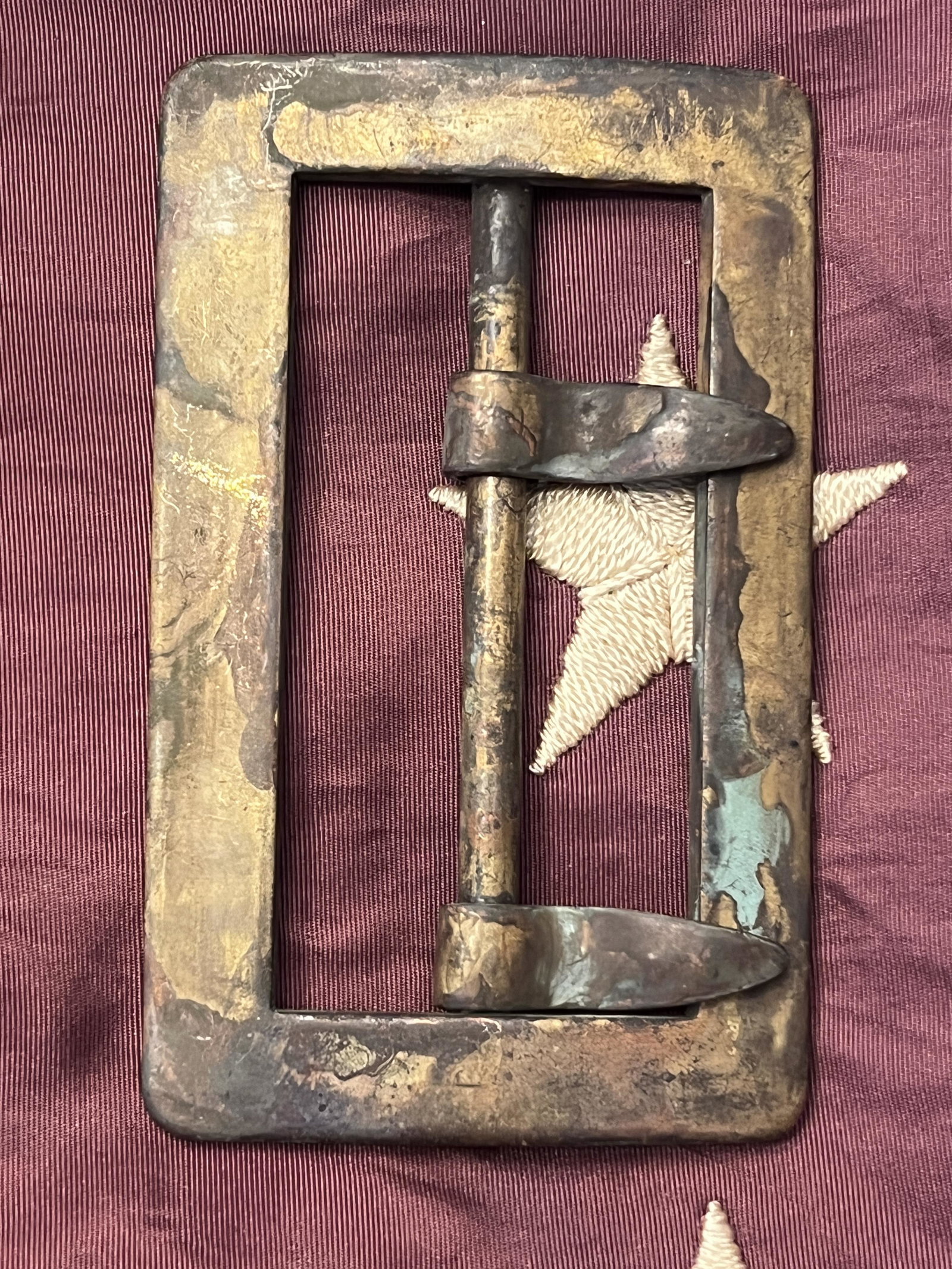 RARE CIVIL WAR CONFEDERATE OFFICER BELT BUCKLE: RARE CIVIL WAR CONFEDERATE OFFICER BELT BUCKLE. A RARE FIND. IT IS IN MINT OVERALL SHAPE AND CONDITION WITH A BEAUTIFUL OVERALL PATINA. HAS A GREAT LOOK TO IT WITH AN EXCELLENT OVERALL EYE APPEAL. PLE