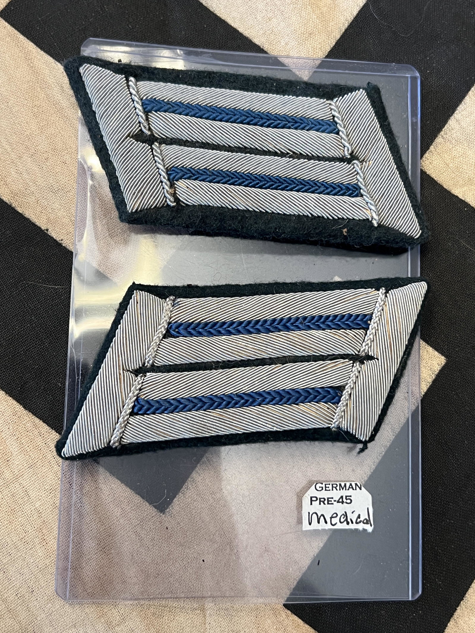 WW2 GERMAN MEDICAL COLLAR BOARDS: WW2 GERMAN MEDICAL COLLAR BOARDS. A RARE FIND. IT IS IN MINT OVERALL SHAPE AND CONDITION WITH A BEAUTIFUL OVERALL PATINA. A GREAT FIND AND AN EXCELLENT ADDITION TO YOUR COLLECTION.