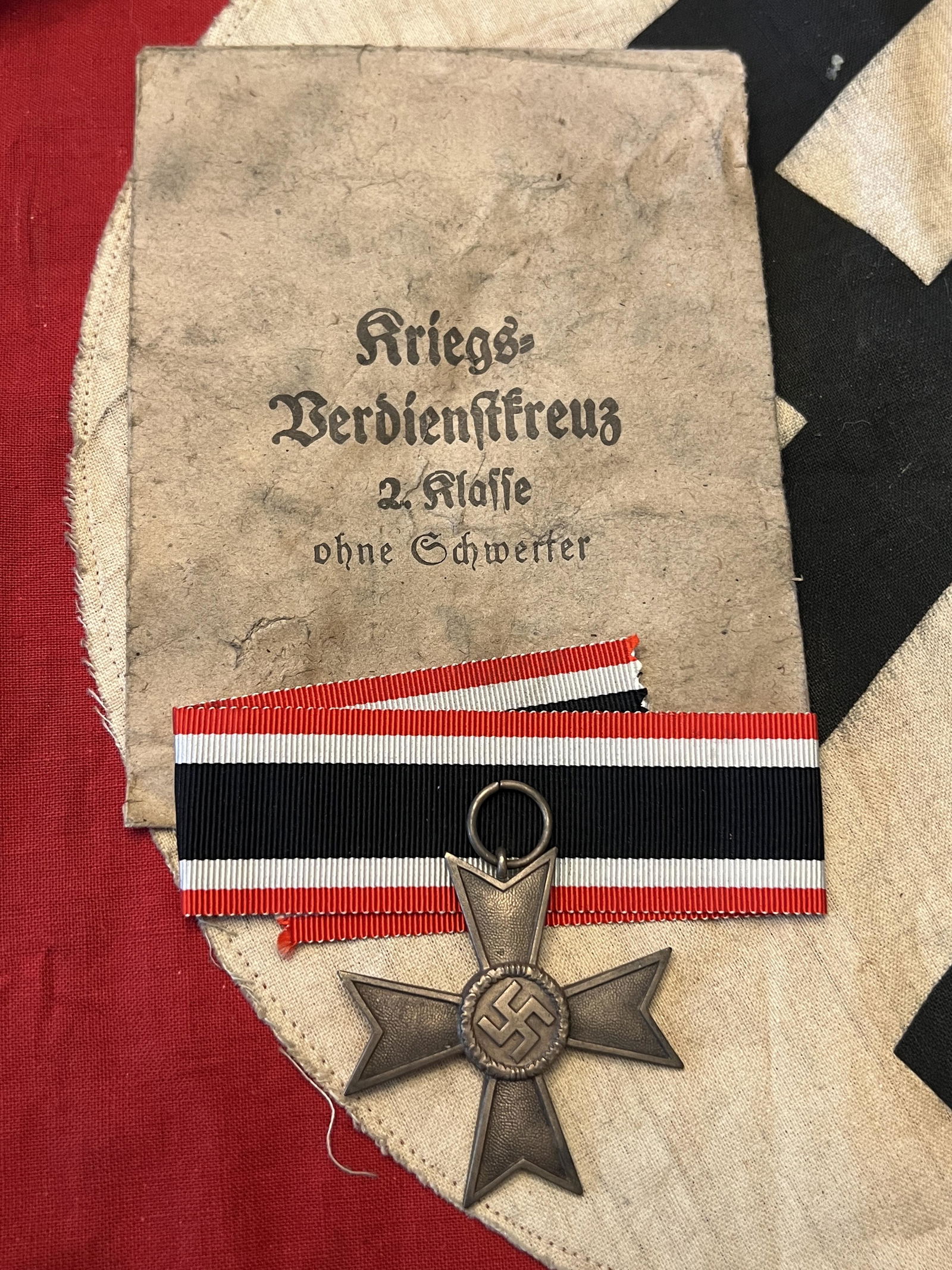 WW2 GERMAN MERIT CROSS W/RIBBON IN ORIG. CASE: WW2 GERMAN MERIT CROSS W/RIBBON IN ORIG. CASE. A RARE FIND. IT IS IN MINT OVERALL SHAPE AND CONDITION WITH A BEAUTIFUL OVERALL PATINA. A GREAT FIND AND AN EXCELLENT ADDITION TO YOUR COLLECTION.