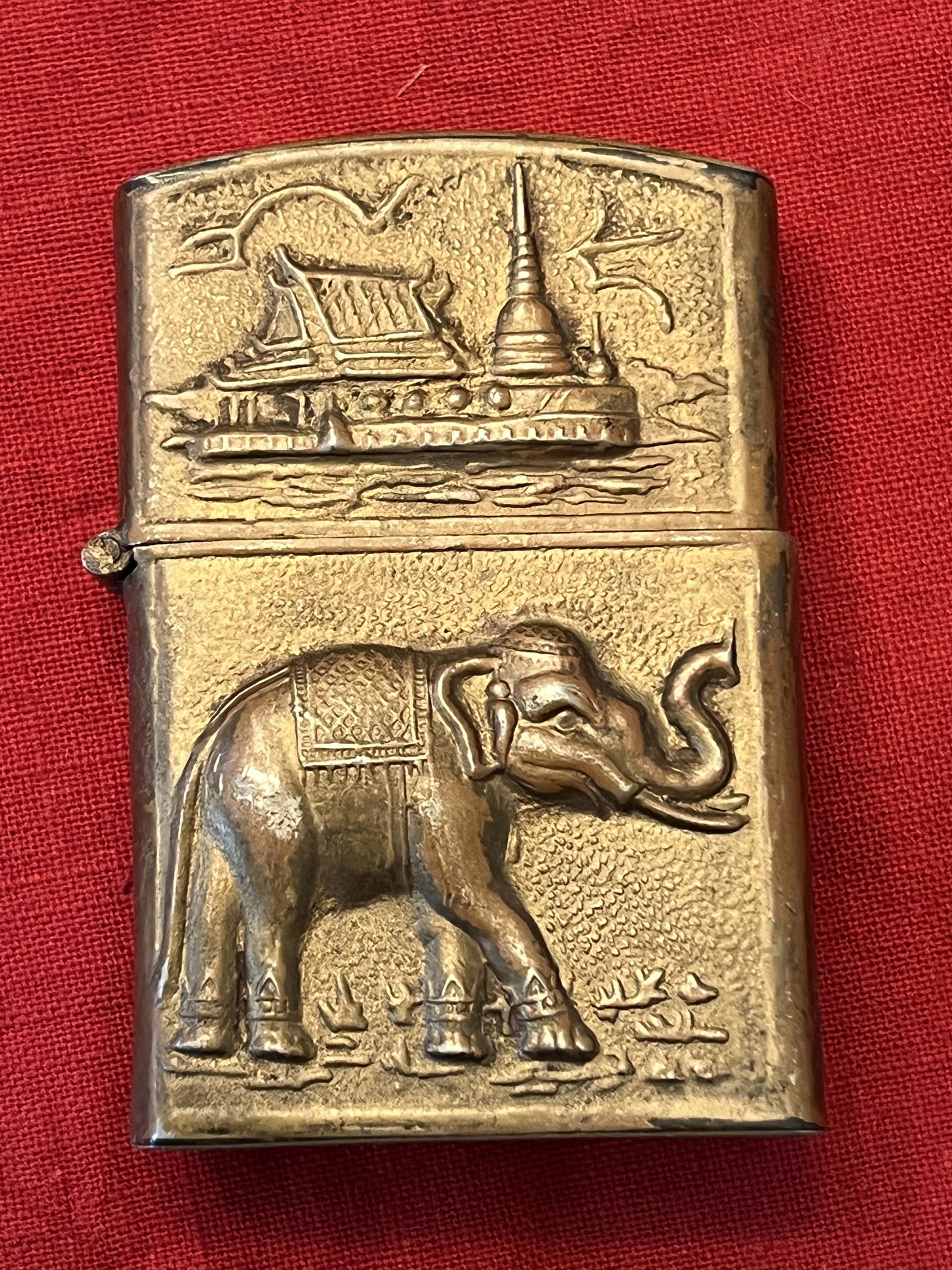 VIETNAM WAR U.S. SOLIDERS TRENCH ART LIGHTER: VIETNAM WAR U.S. SOLIDERS TRENCH ART LIGHTER. IN MINT OVERALL SHAPE AND CONDITION WITH A BEAUTIFUL OVERALL PATINA. HAS A GREAT LOOK TO IT WITH AN EXCELLENT OVERALL EYE APPEAL. A GREAT FIND AND AN EXCE
