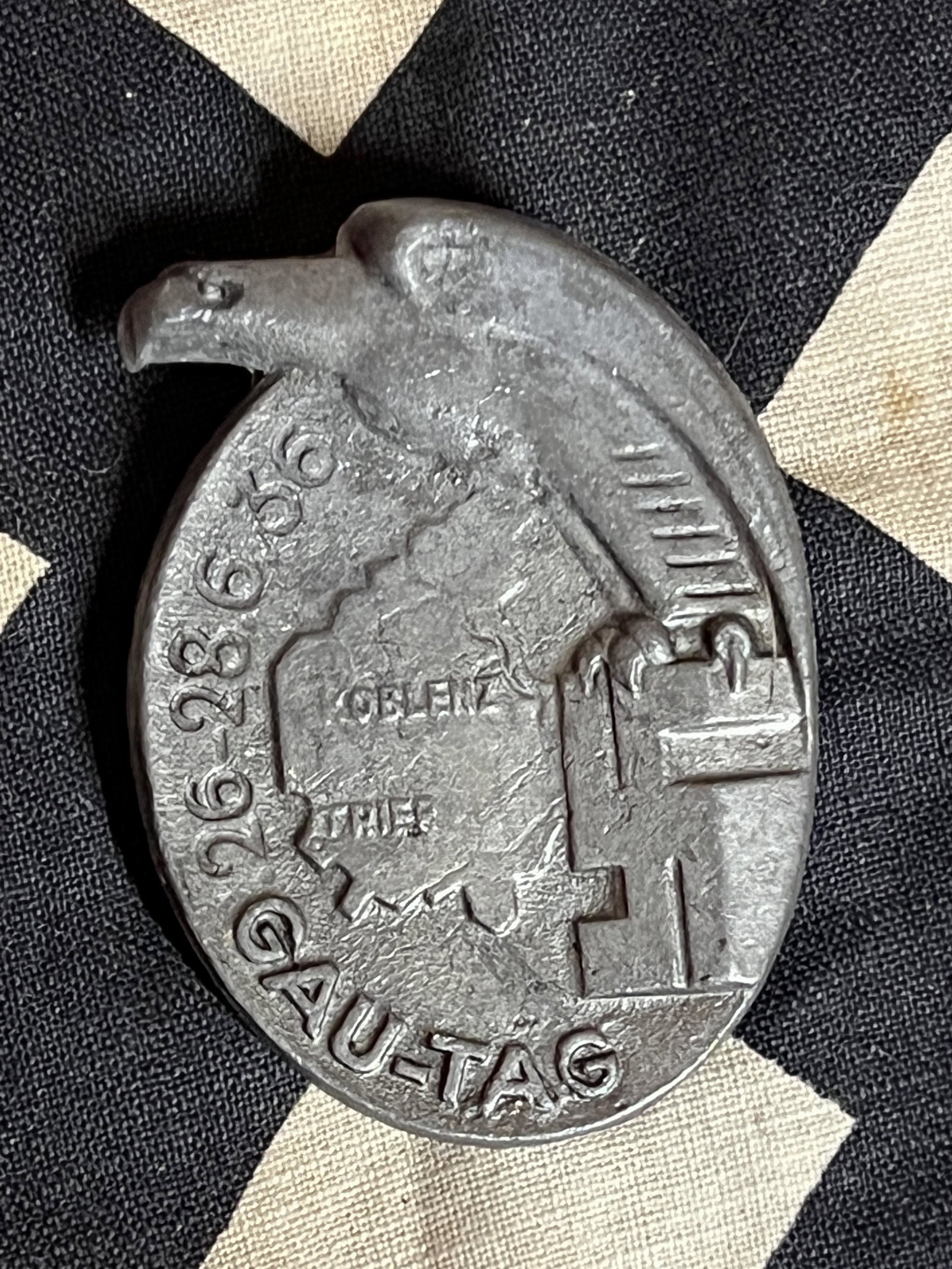 WW2 GERMAN GAU-TAG TINNIE BADGE: WW2 GERMAN GAU-TAG TINNIE BADGE. A RARE FIND. IT IS IN MINT OVERALL SHAPE AND CONDITION WITH A BEAUTIFUL OVERALL PATINA. PLEASE VIEW ALL DETAILED PICTURES. A GREAT FIND AND AN EXCELLENT ADDITION TO YO