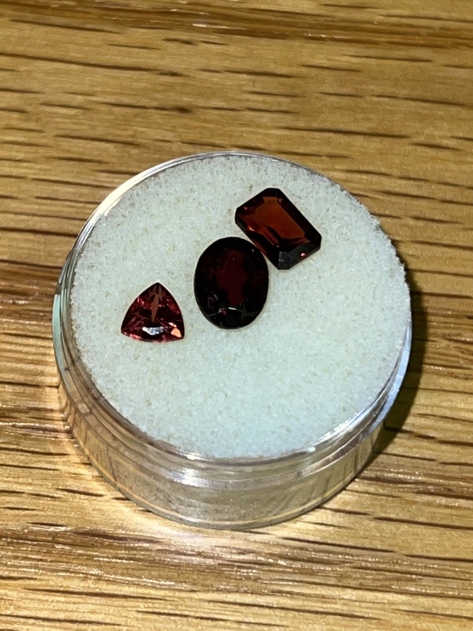 1.75 TCW OF LOOSE GARNET GEMSTONES (1 of 2)