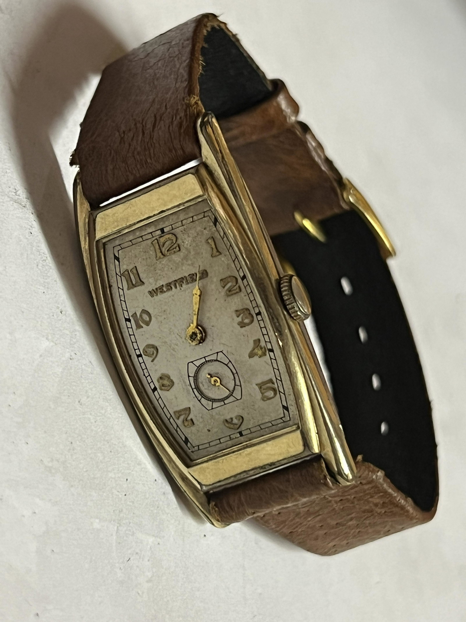 ANTIQUE HAMILTON MENS DRESS WATCH: ANTIQUE HAMILTON MENS DRESS WATCH. NEEDS SERVICING. A GREAT FIND.
