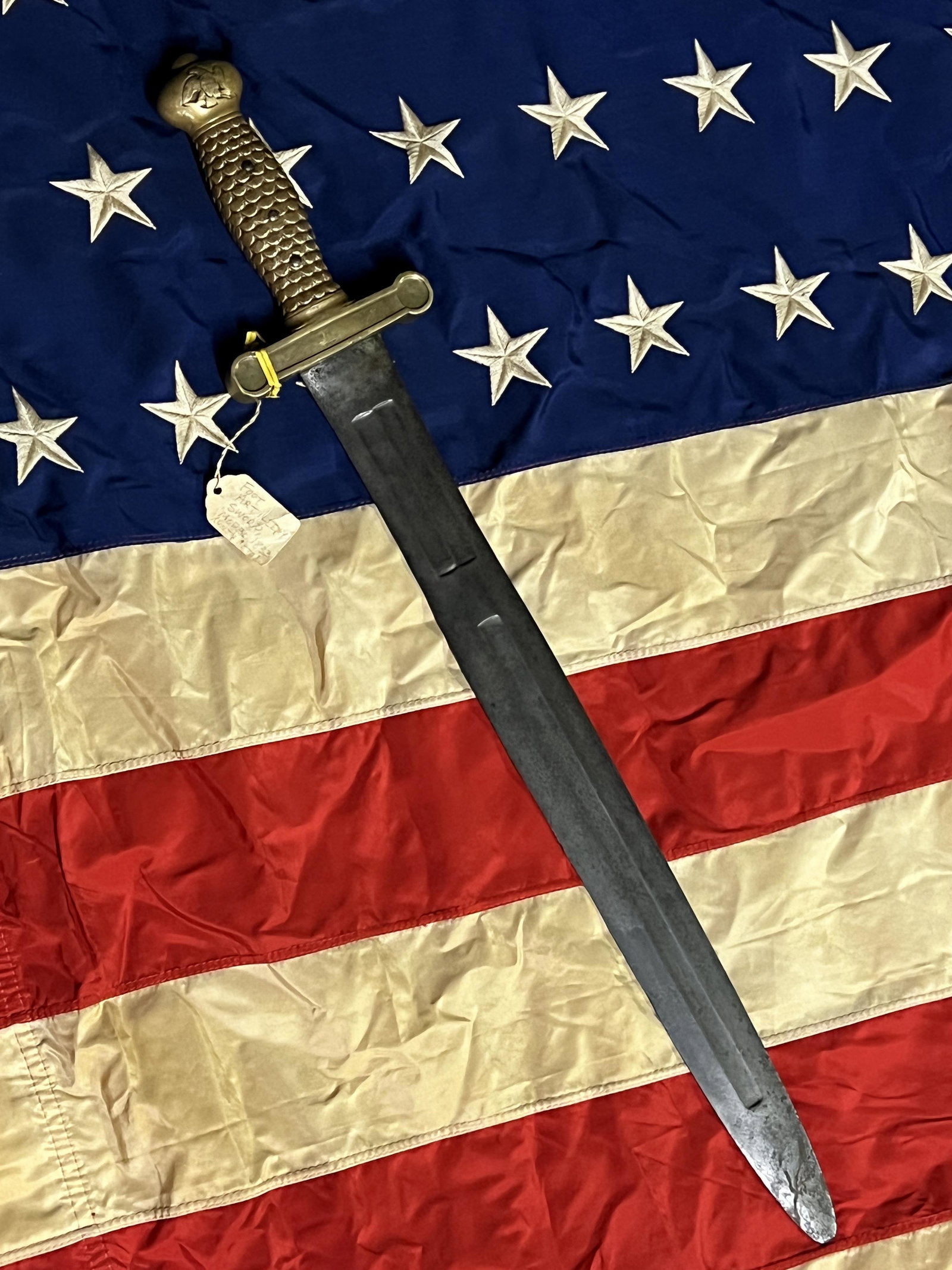 RARE CIVIL WAR CONFEDERATE FOOT ARTILLERY OFFICER SWORD: RARE CIVIL WAR CONFEDERATE FOOT ARTILLERY OFFICER SWORD. A RARE FIND. IT IS IN MINT OVERALL SHAPE AND CONDITION WITH A BEAUTIFUL OVERALL PATINA. HAS A GREAT LOOK TO IT WITH AN EXCELLENT OVERALL EYE AP