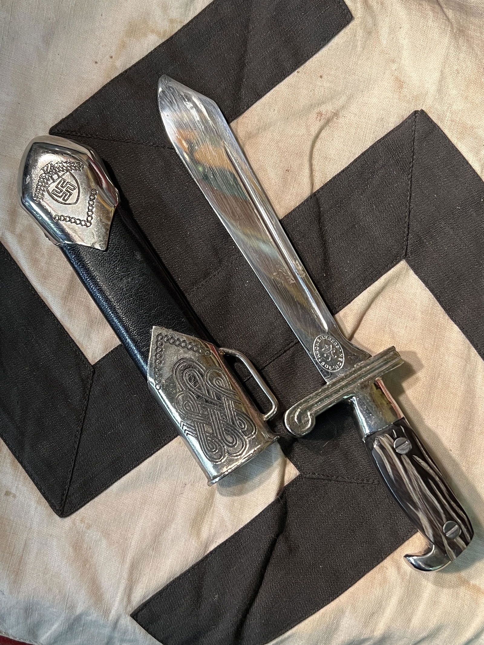 RARE WW2 GERMAN MINIATURE RAD LABOR CORPS DAGGER: RARE WW2 GERMAN MINIATURE RAD LABOR CORPS DAGGER. A VERY RARE FIND. BLADE IS MAKER MARKED. IN GOOD USED OVERALL SHAPE AND CONDITION WITH A BEAUTIFUL OVERALL PATINA. HAS A GREAT LOOK TO IT WITH AN EXCE