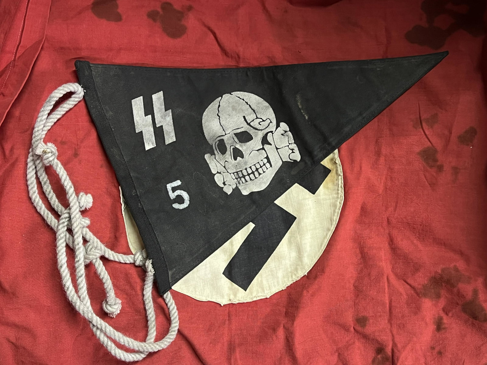 RARE WW2 GERMAN WAFFEN SS SKULL VEHICLE PENNANT: RARE WW2 GERMAN WAFFEN SS SKULL VEHICLE PENNANT. A RARE FIND. IT IS IN MINT OVERALL SHAPE AND CONDITION WITH A BEAUTIFUL OVERALL PATINA. HAS A GREAT LOOK TO IT WITH AN EXCELLENT OVERALL EYE APPEAL. PL